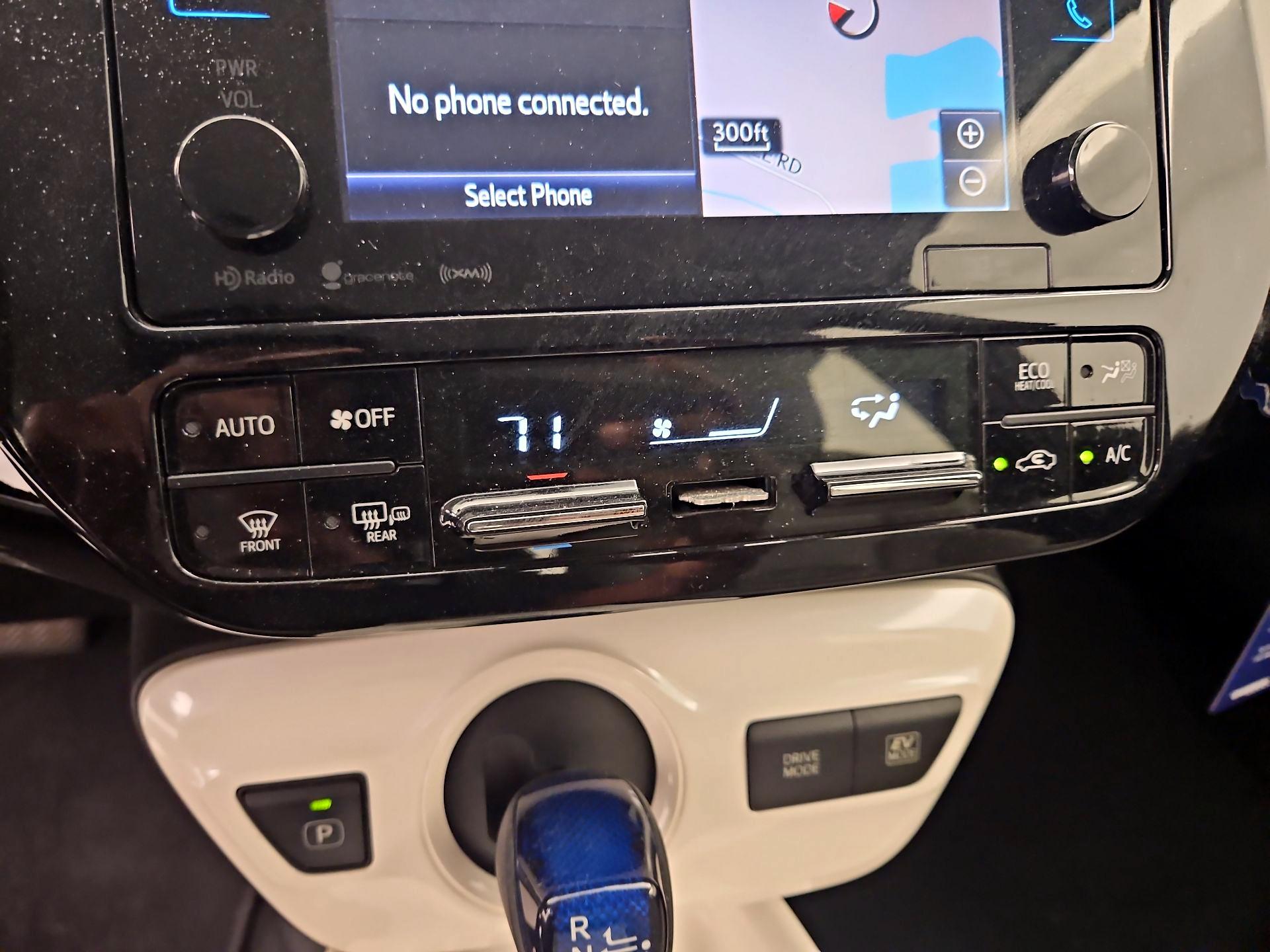 Thumbnail: 2016 Toyota Prius - 17