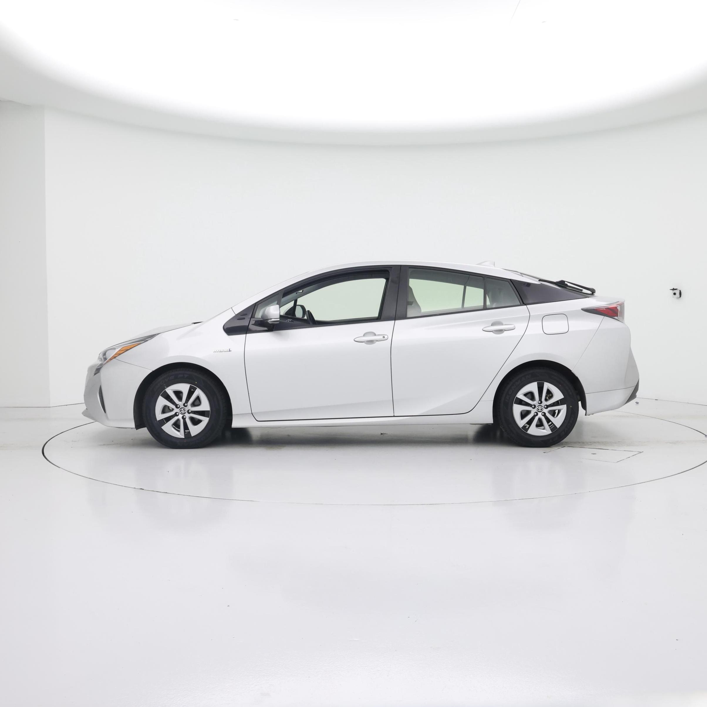 Thumbnail: 2016 Toyota Prius - 3