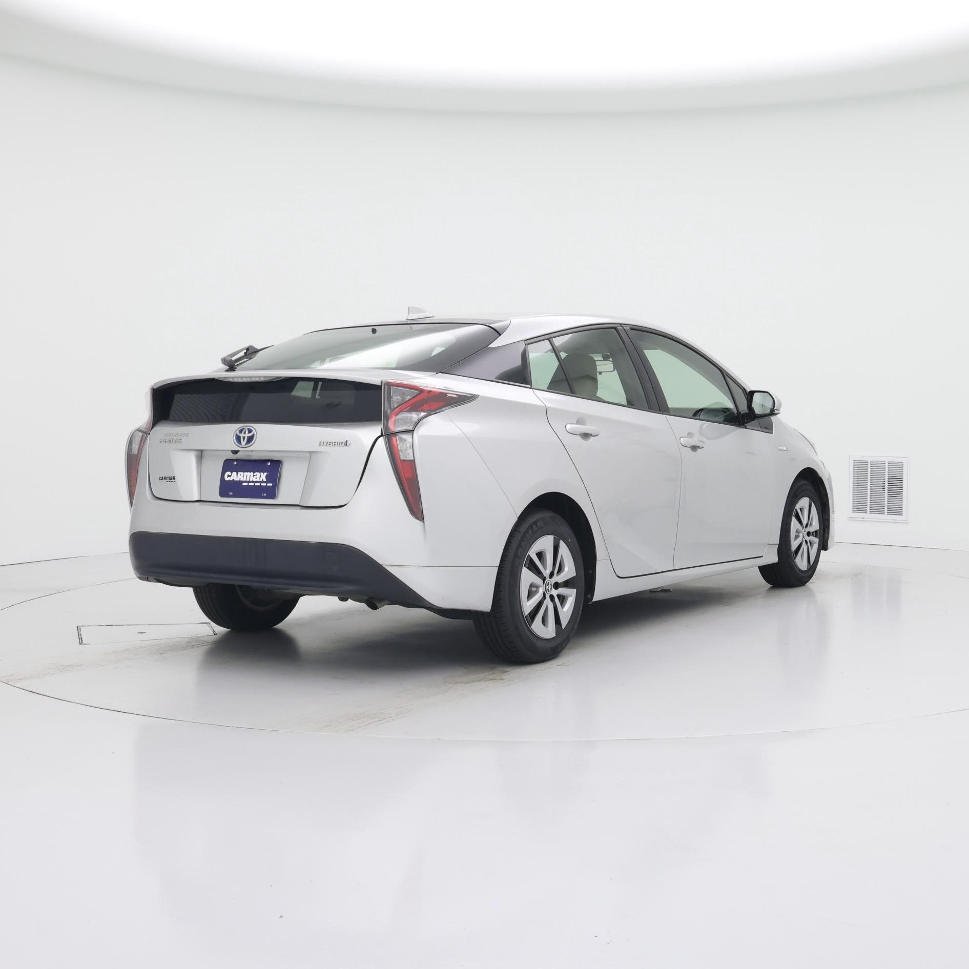 Thumbnail: 2016 Toyota Prius - 8