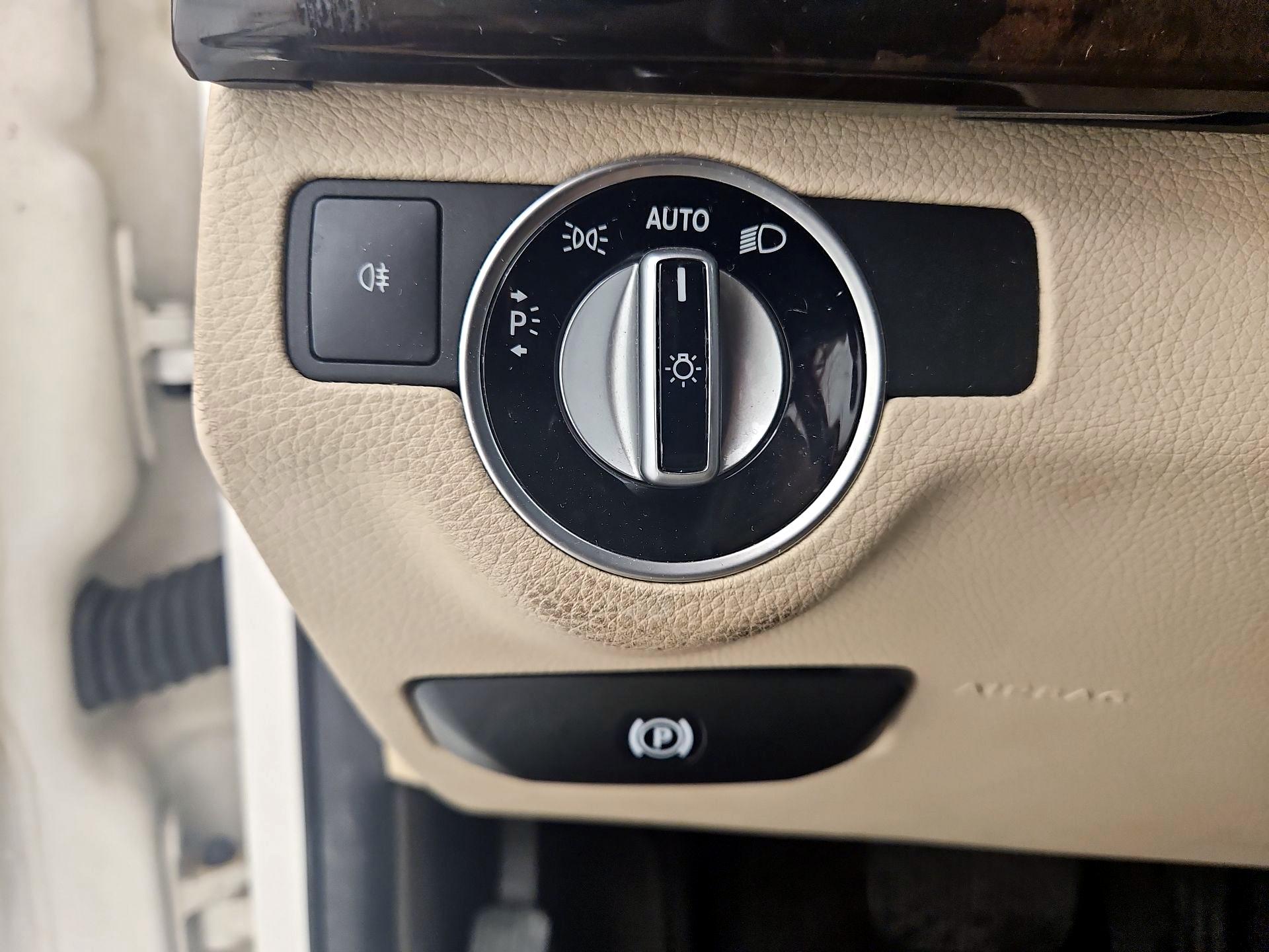 Thumbnail: 2015 Mercedes-Benz GLK - 13
