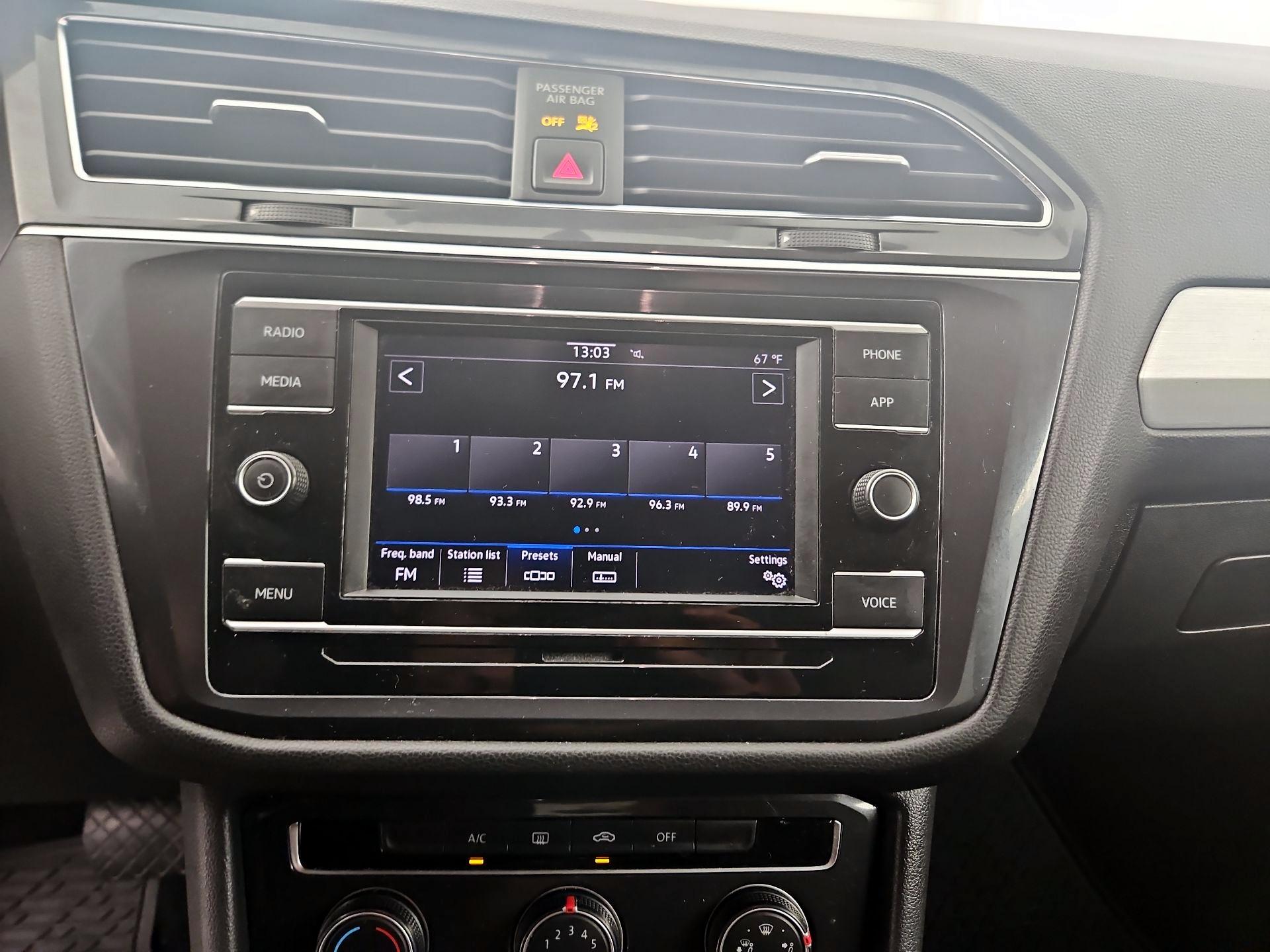 Thumbnail: 2020 Volkswagen Tiguan - 15