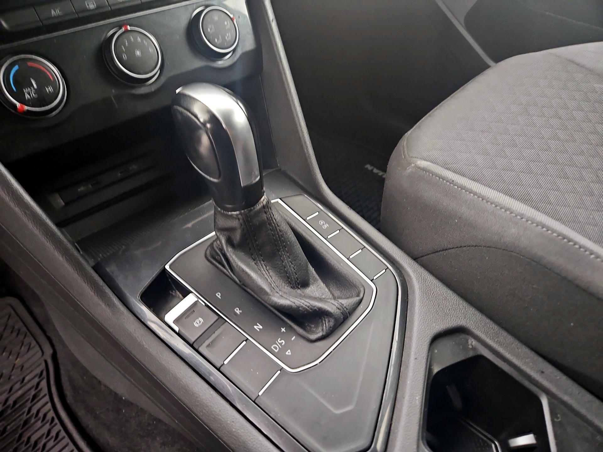 Thumbnail: 2020 Volkswagen Tiguan - 17