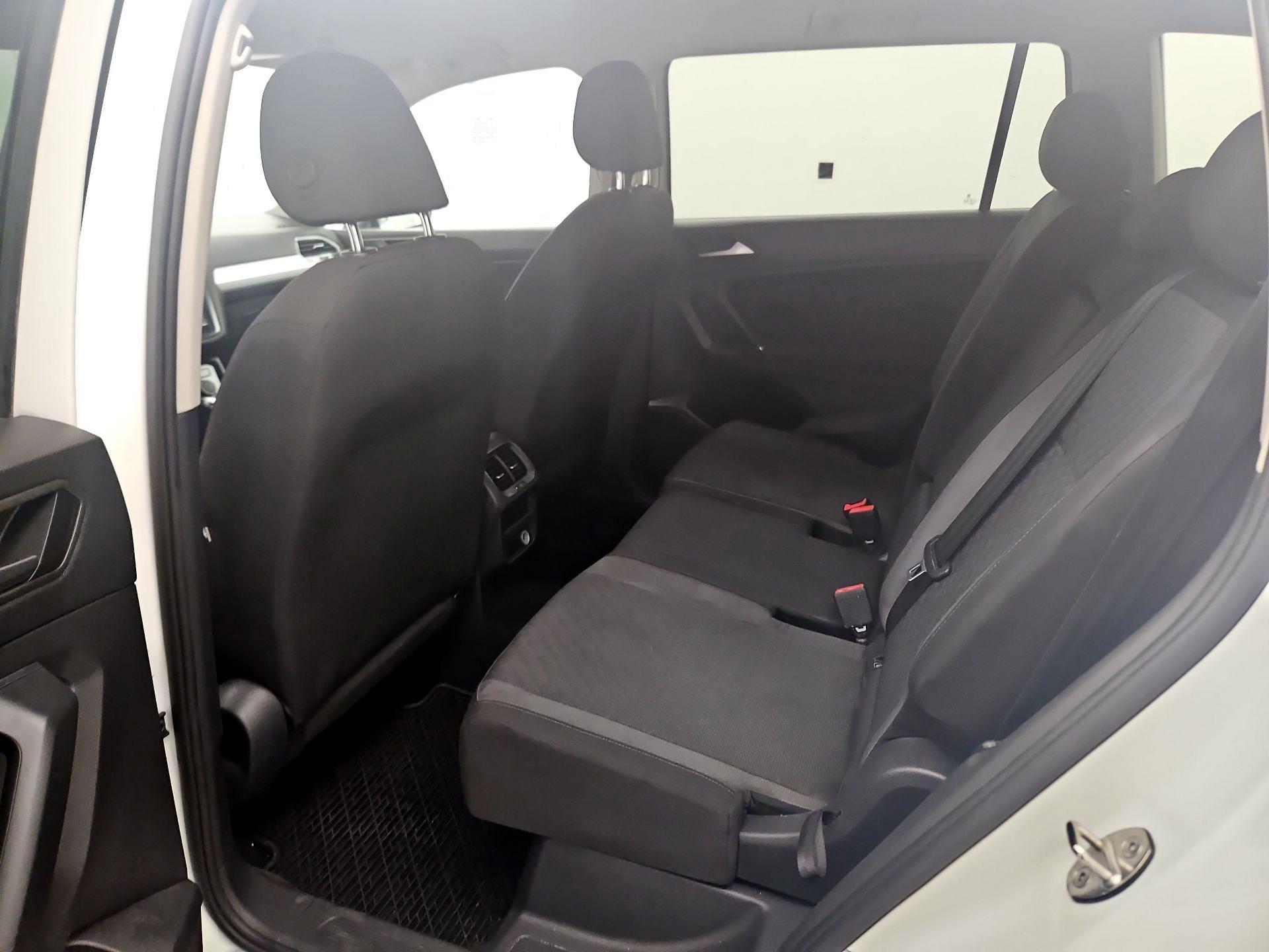 Thumbnail: 2020 Volkswagen Tiguan - 19