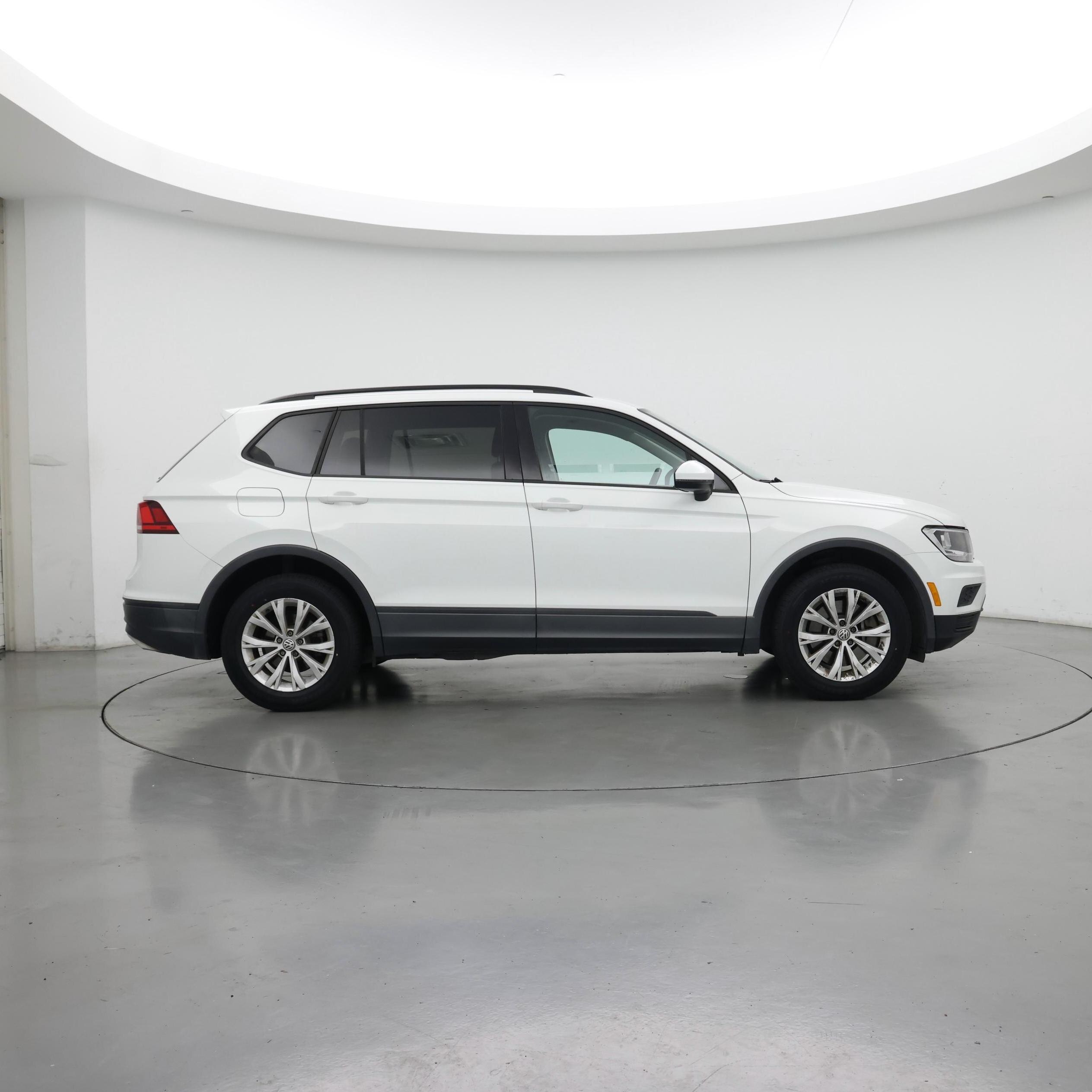 Thumbnail: 2020 Volkswagen Tiguan - 7