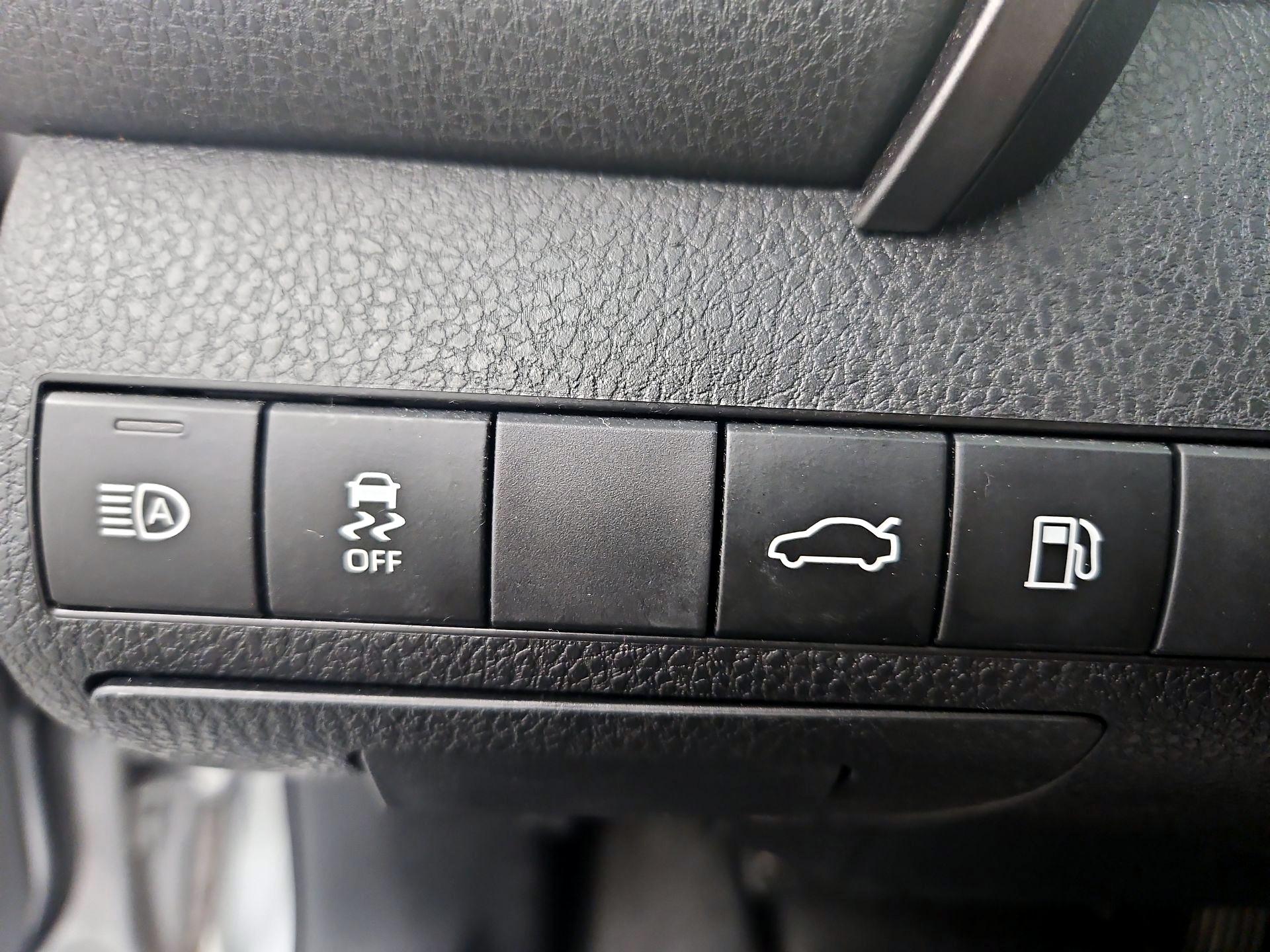 Thumbnail: 2018 Toyota Camry - 13