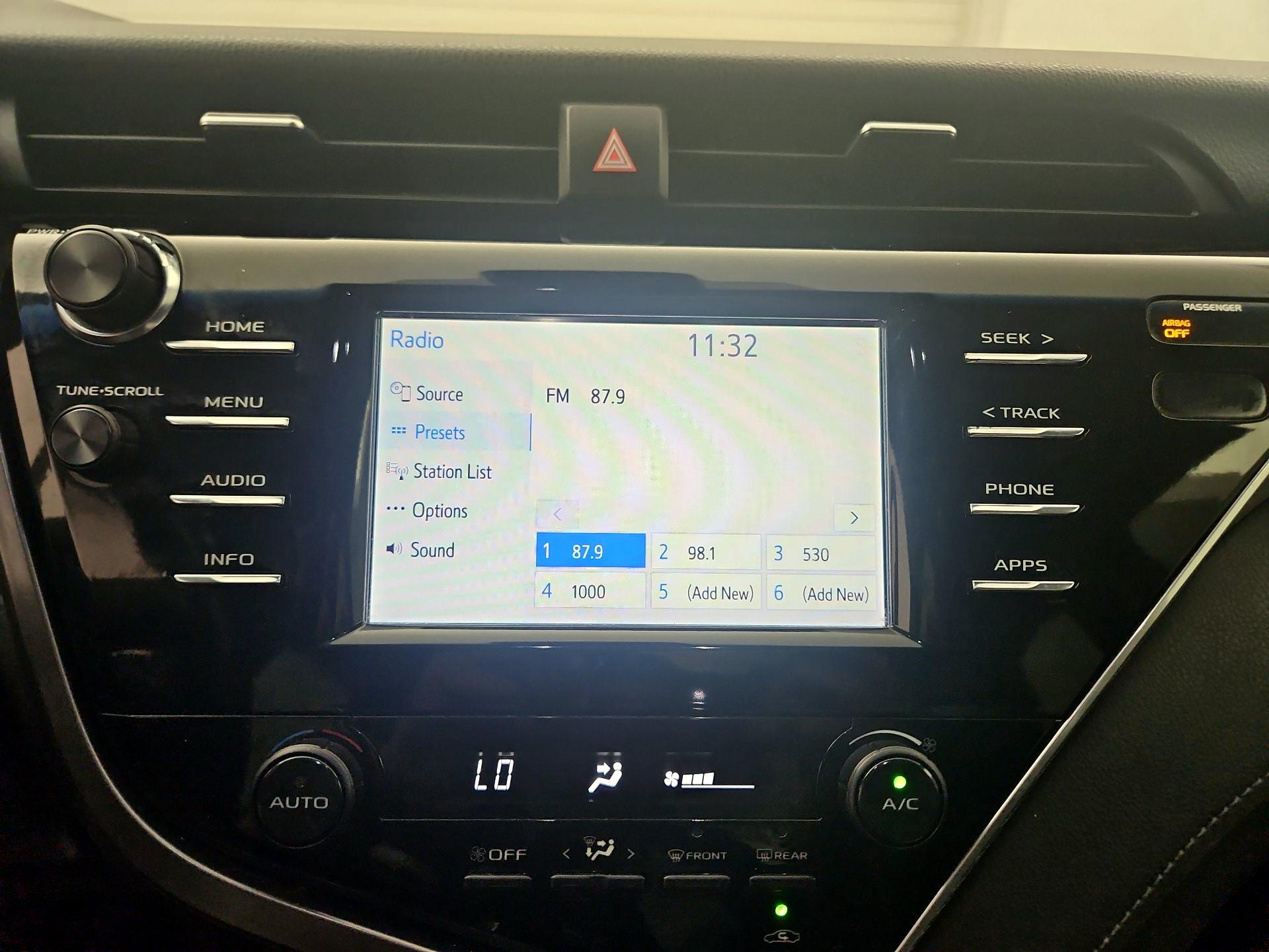 Thumbnail: 2018 Toyota Camry - 15