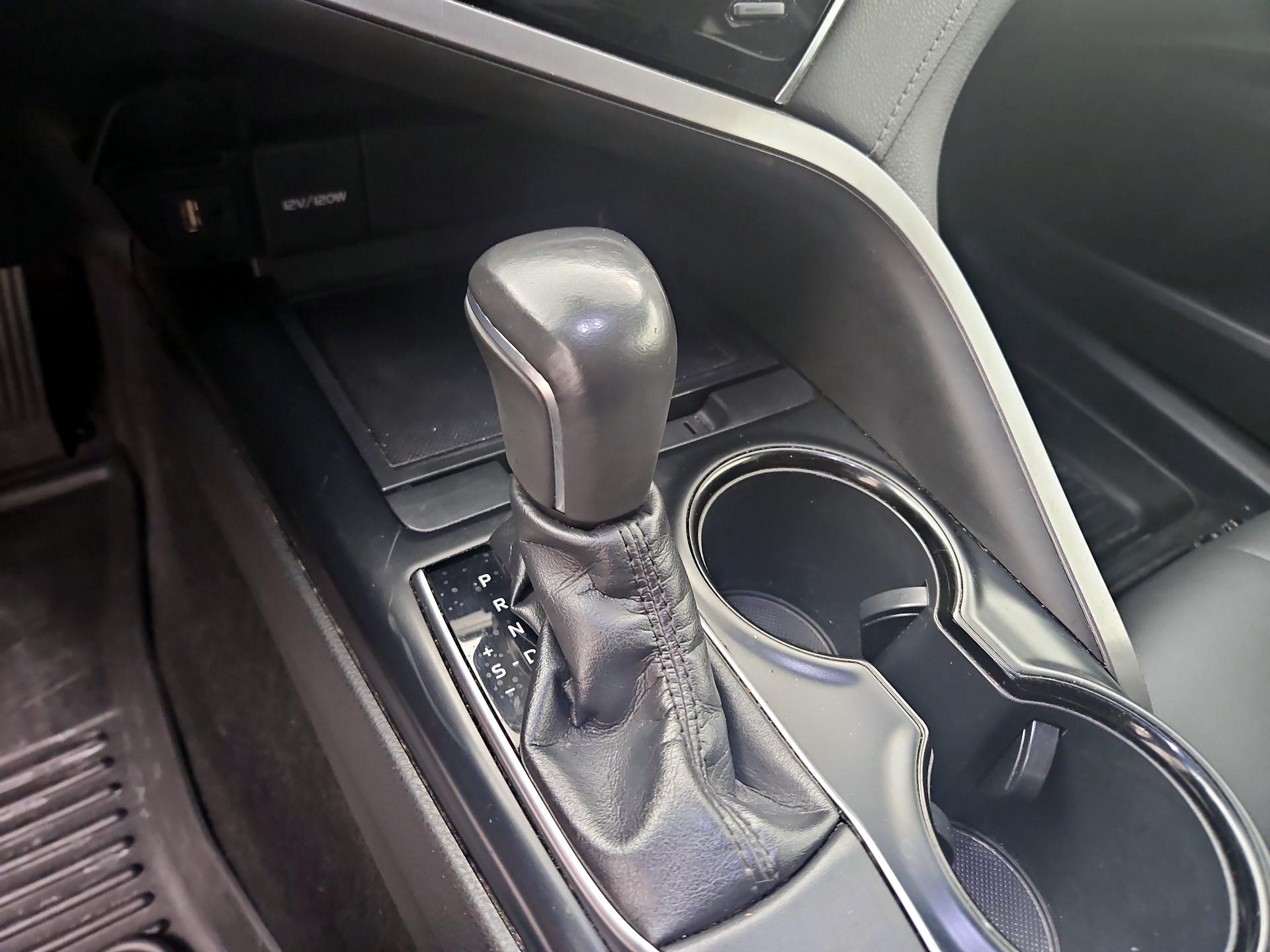 Thumbnail: 2018 Toyota Camry - 17