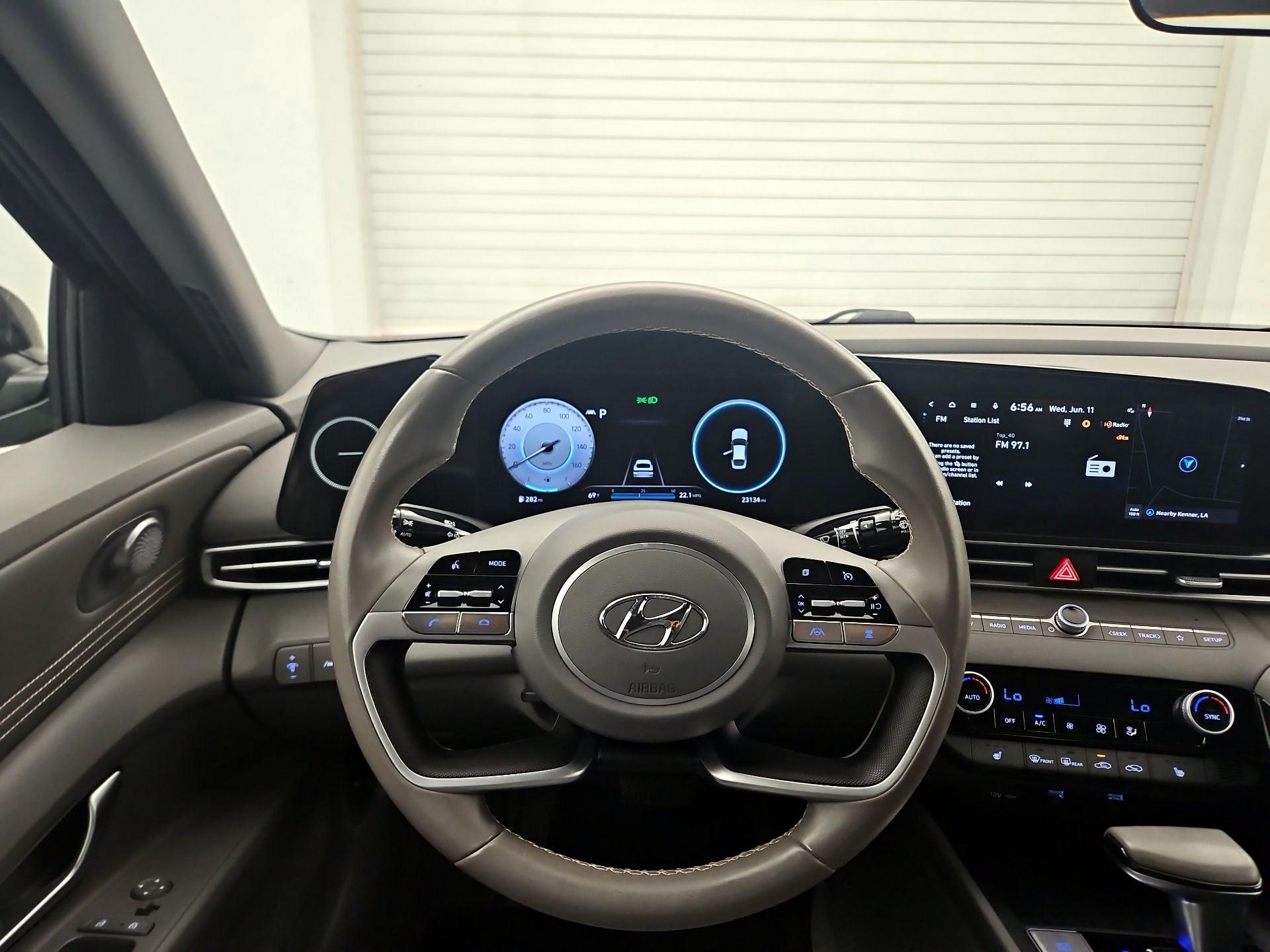 Thumbnail: 2023 Hyundai Elantra - 10