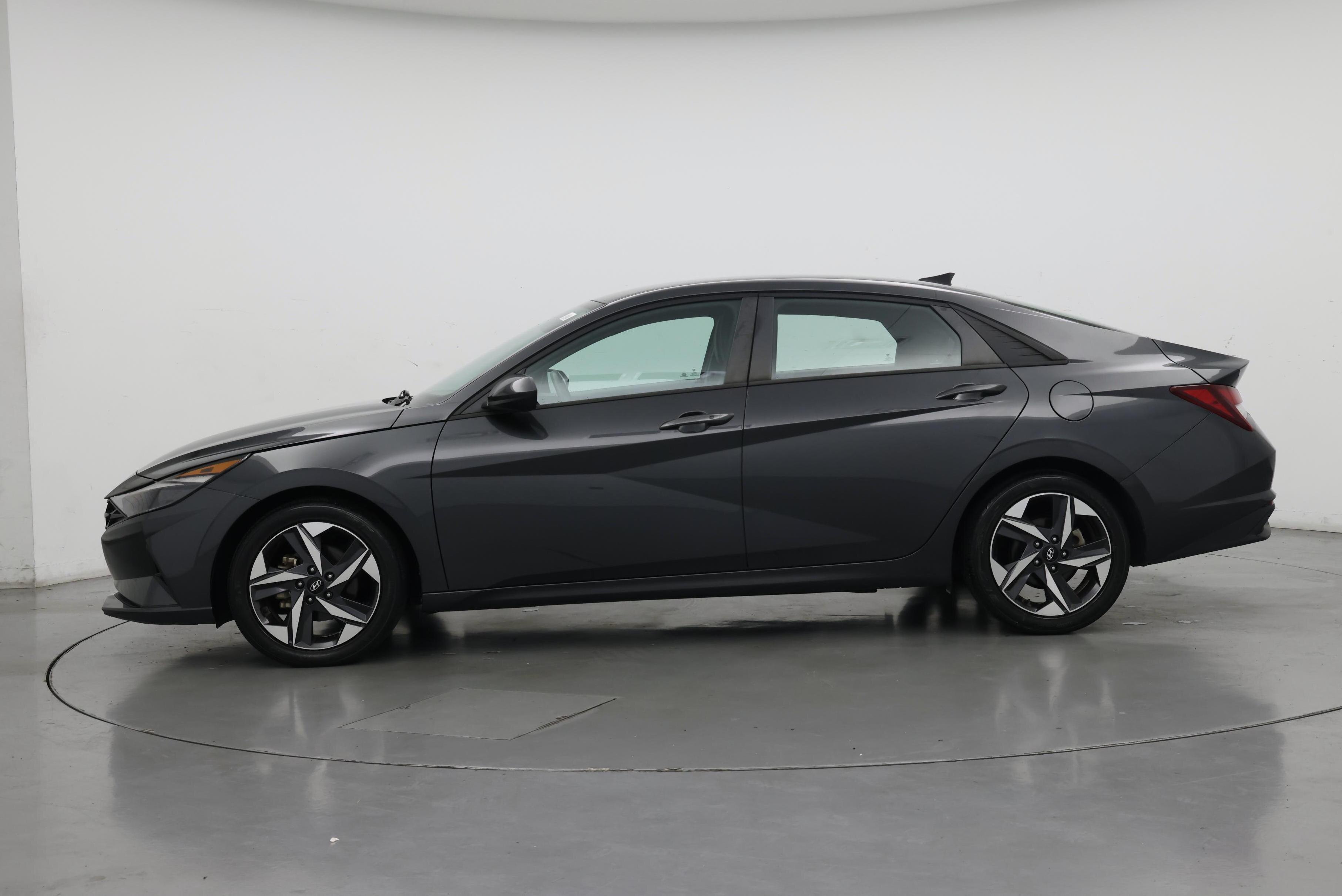 Thumbnail: 2023 Hyundai Elantra - 3