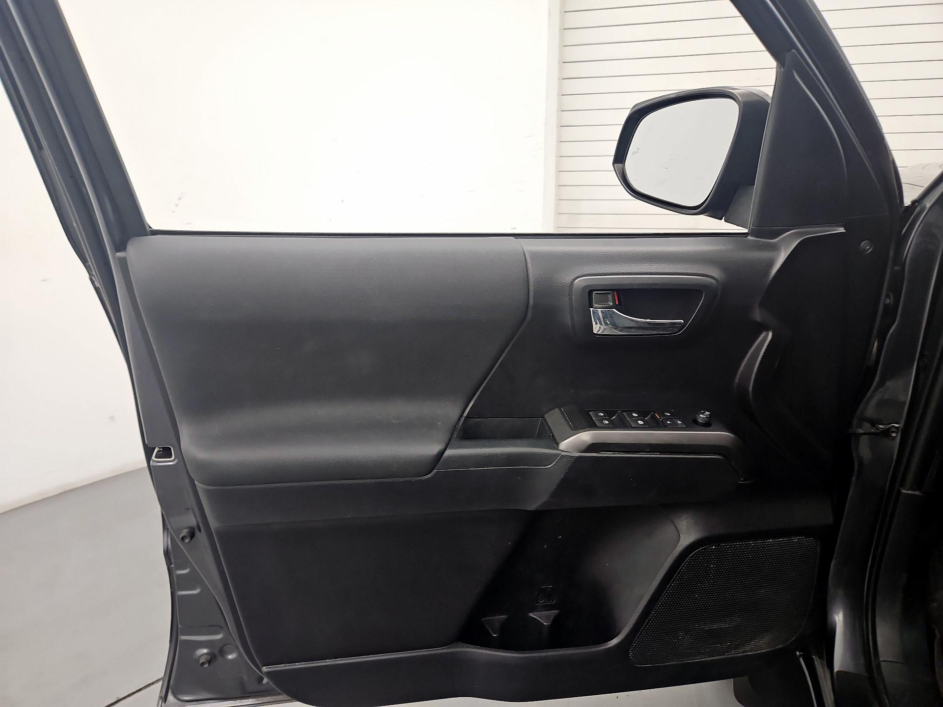 Thumbnail: 2021 Toyota Tacoma - 12