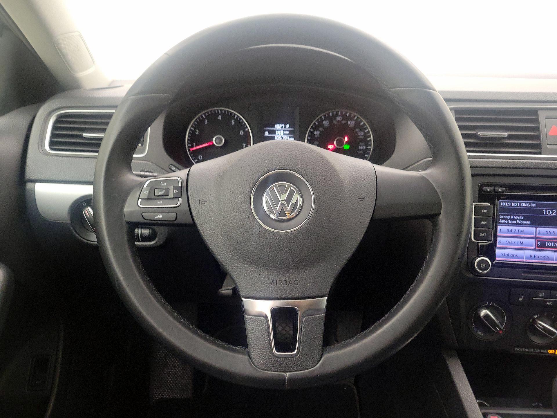 Thumbnail: 2014 Volkswagen Jetta - 10