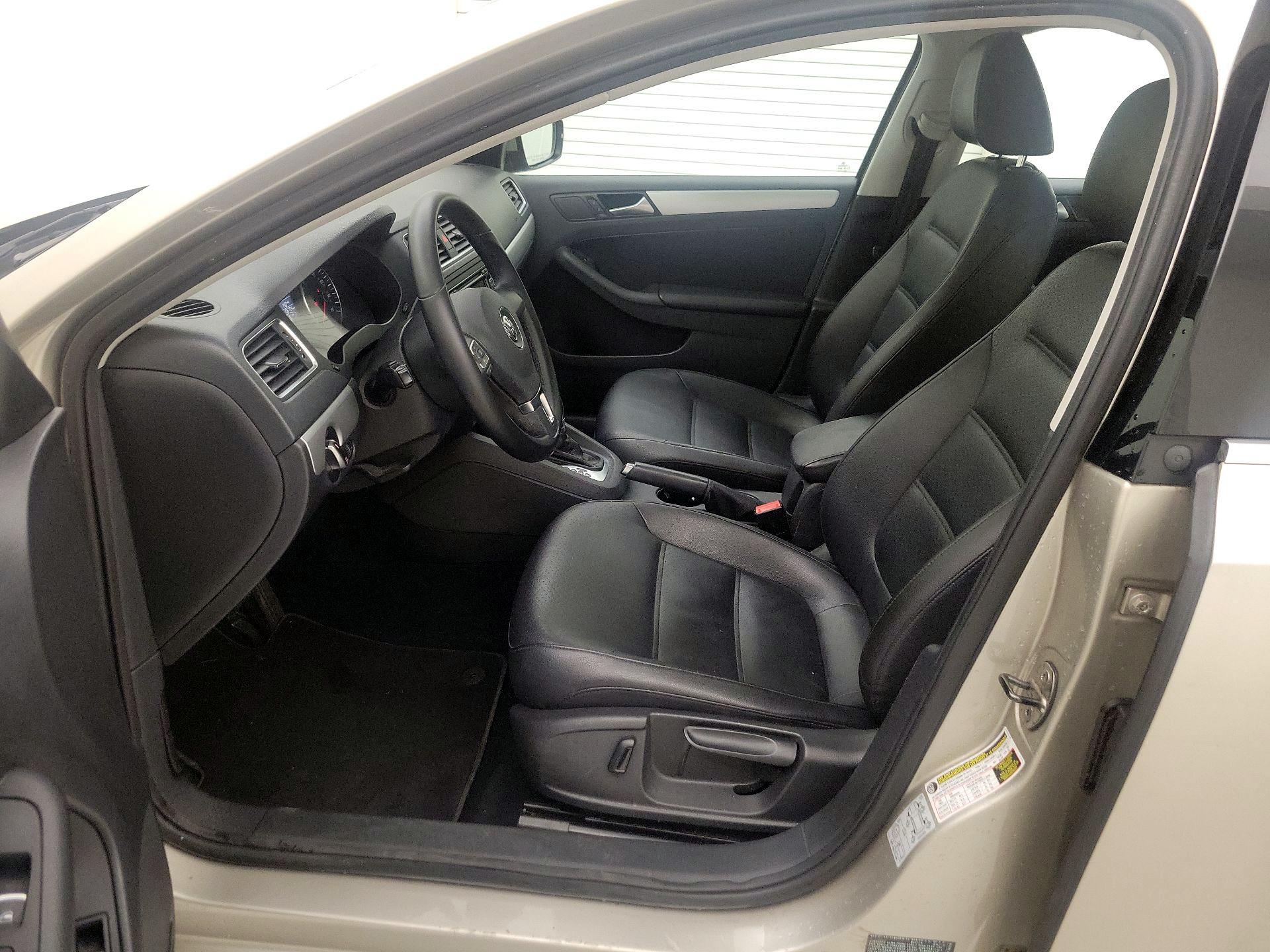 Thumbnail: 2014 Volkswagen Jetta - 11
