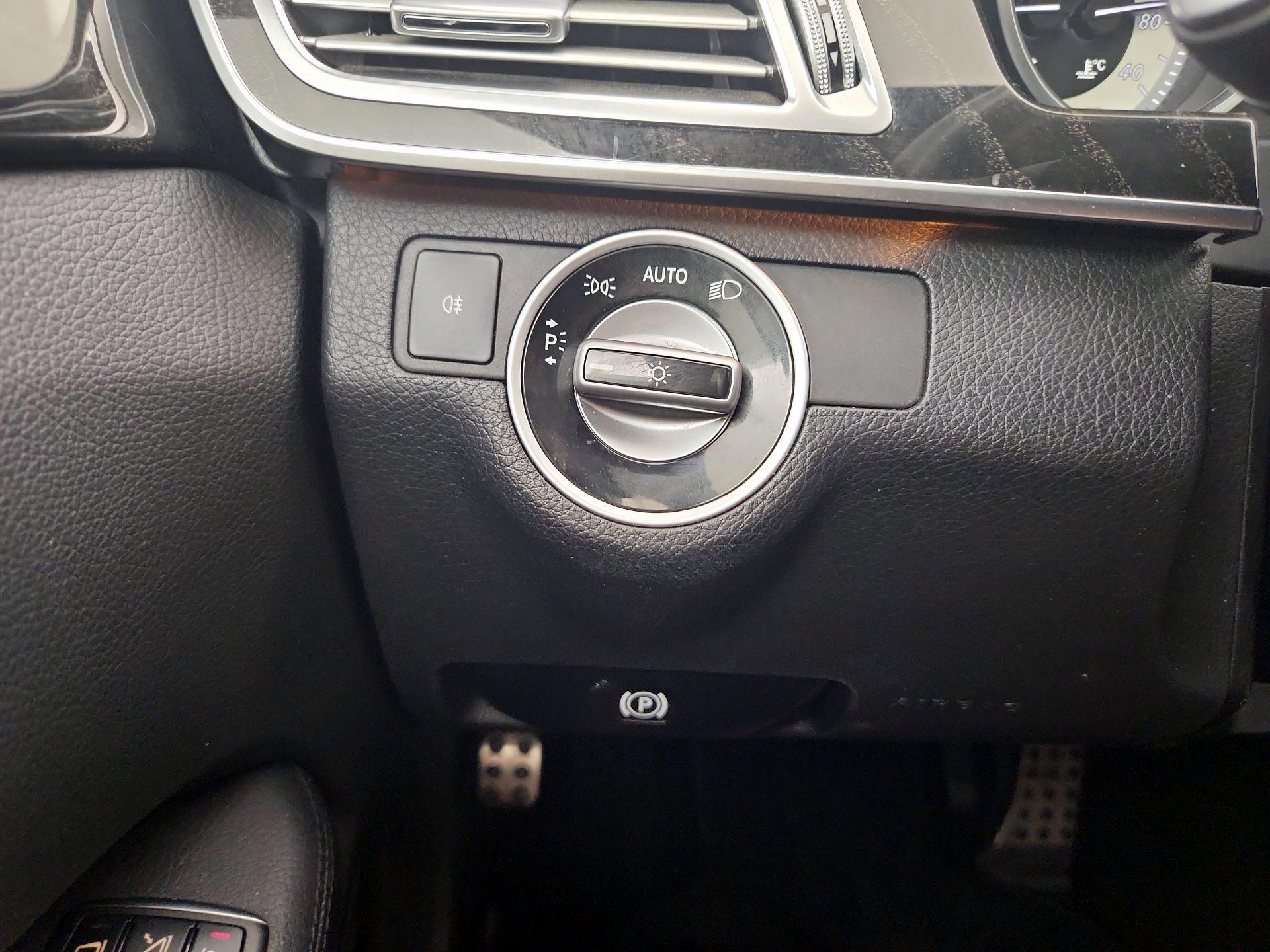 Thumbnail: 2016 Mercedes-Benz E-Class - 13