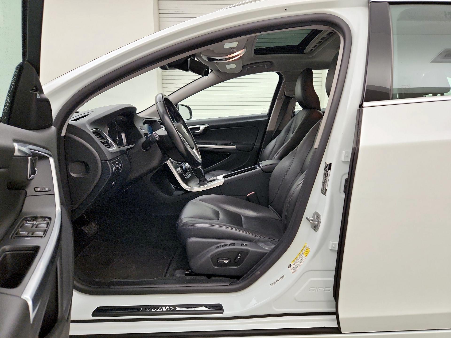 Thumbnail: 2015 Volvo V60 - 11