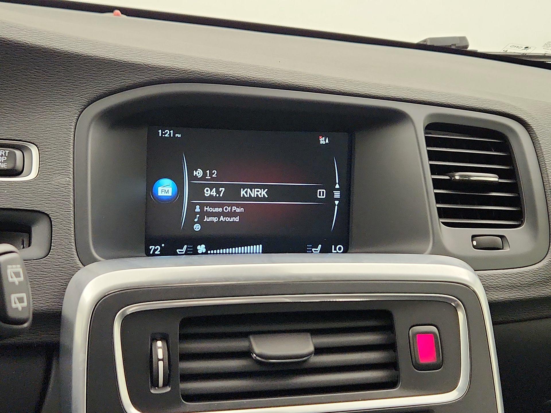 Thumbnail: 2015 Volvo V60 - 16