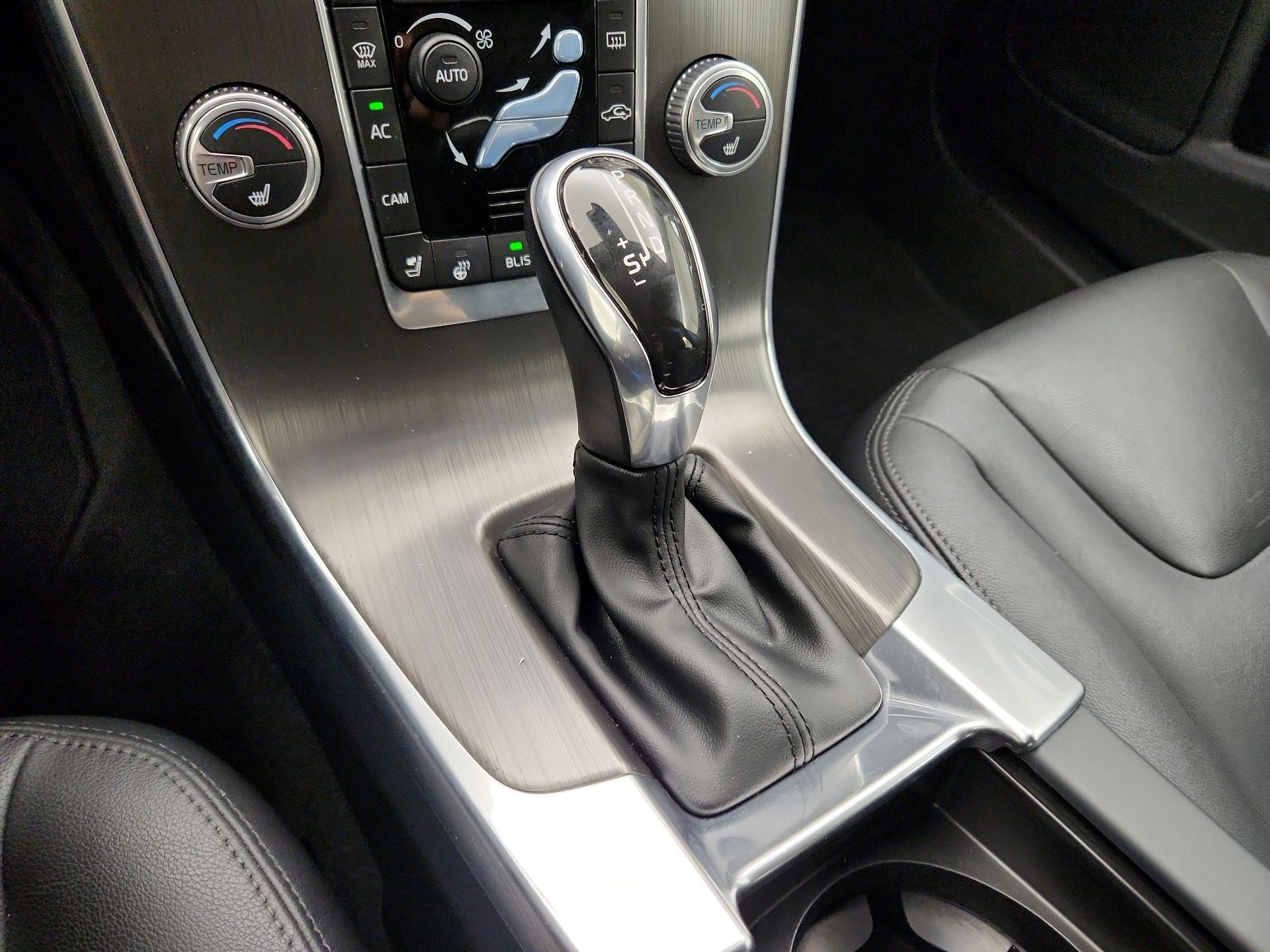 Thumbnail: 2015 Volvo V60 - 18