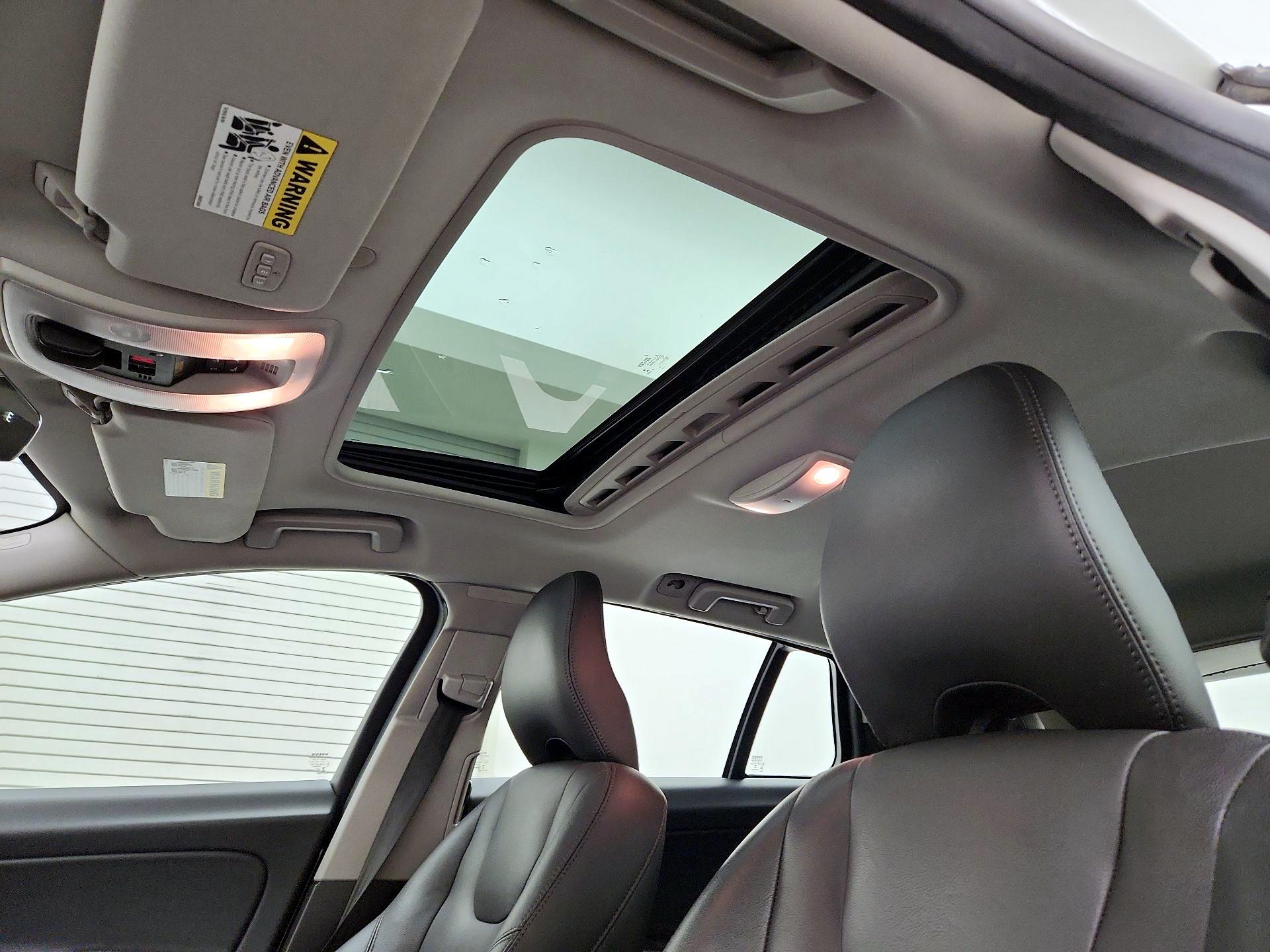 Thumbnail: 2015 Volvo V60 - 20