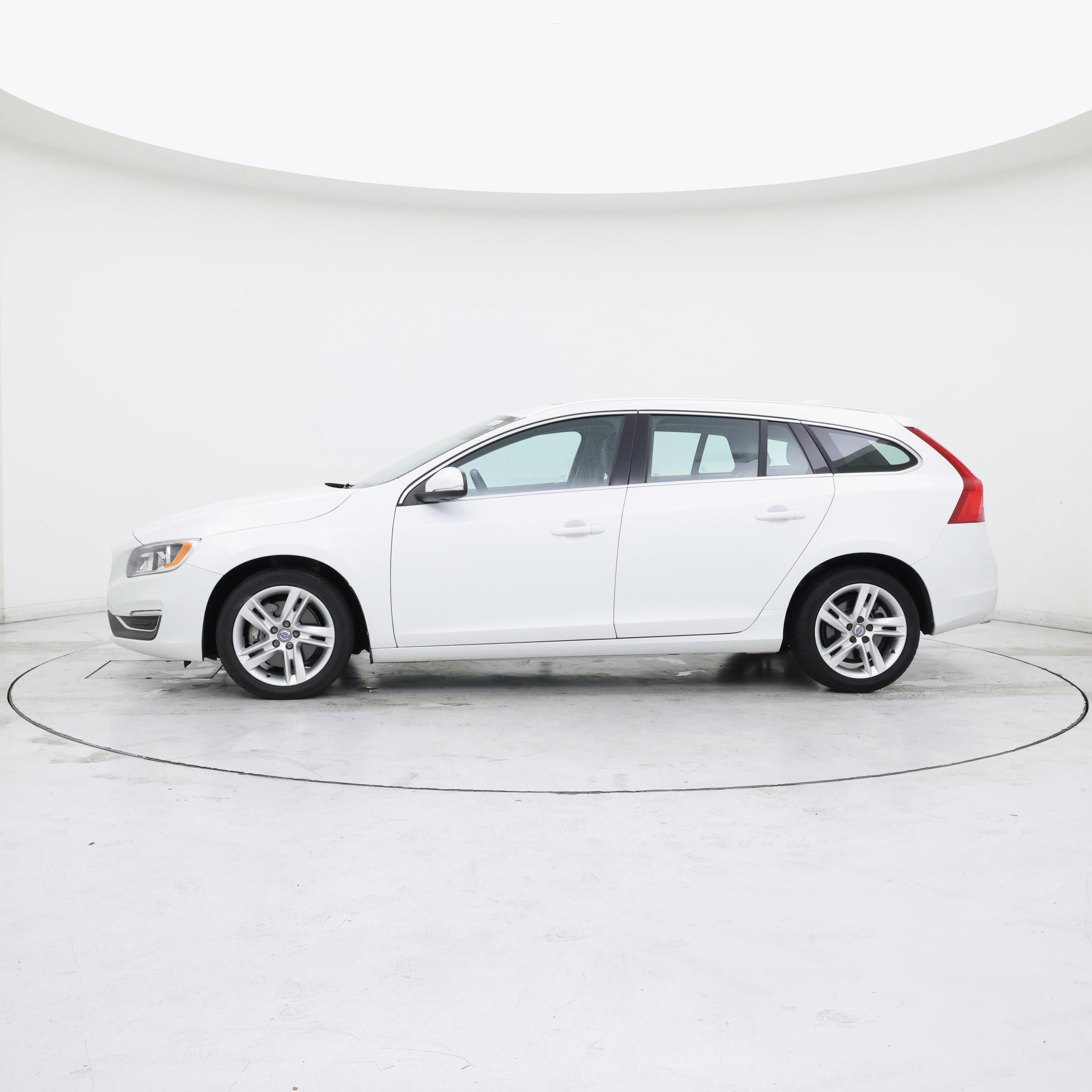 Thumbnail: 2015 Volvo V60 - 3