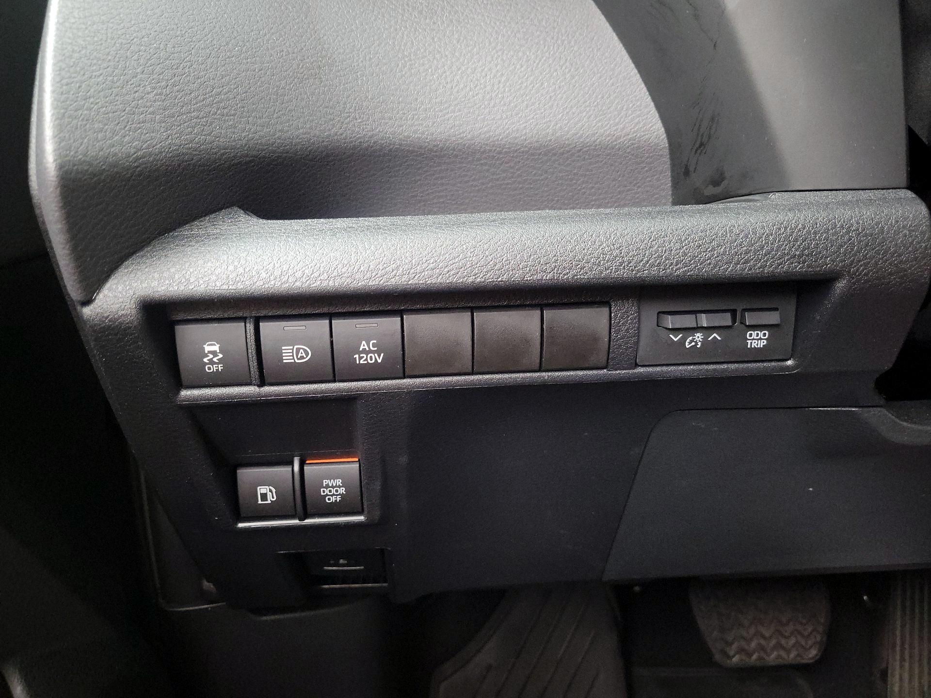 Thumbnail: 2023 Toyota Sienna - 13
