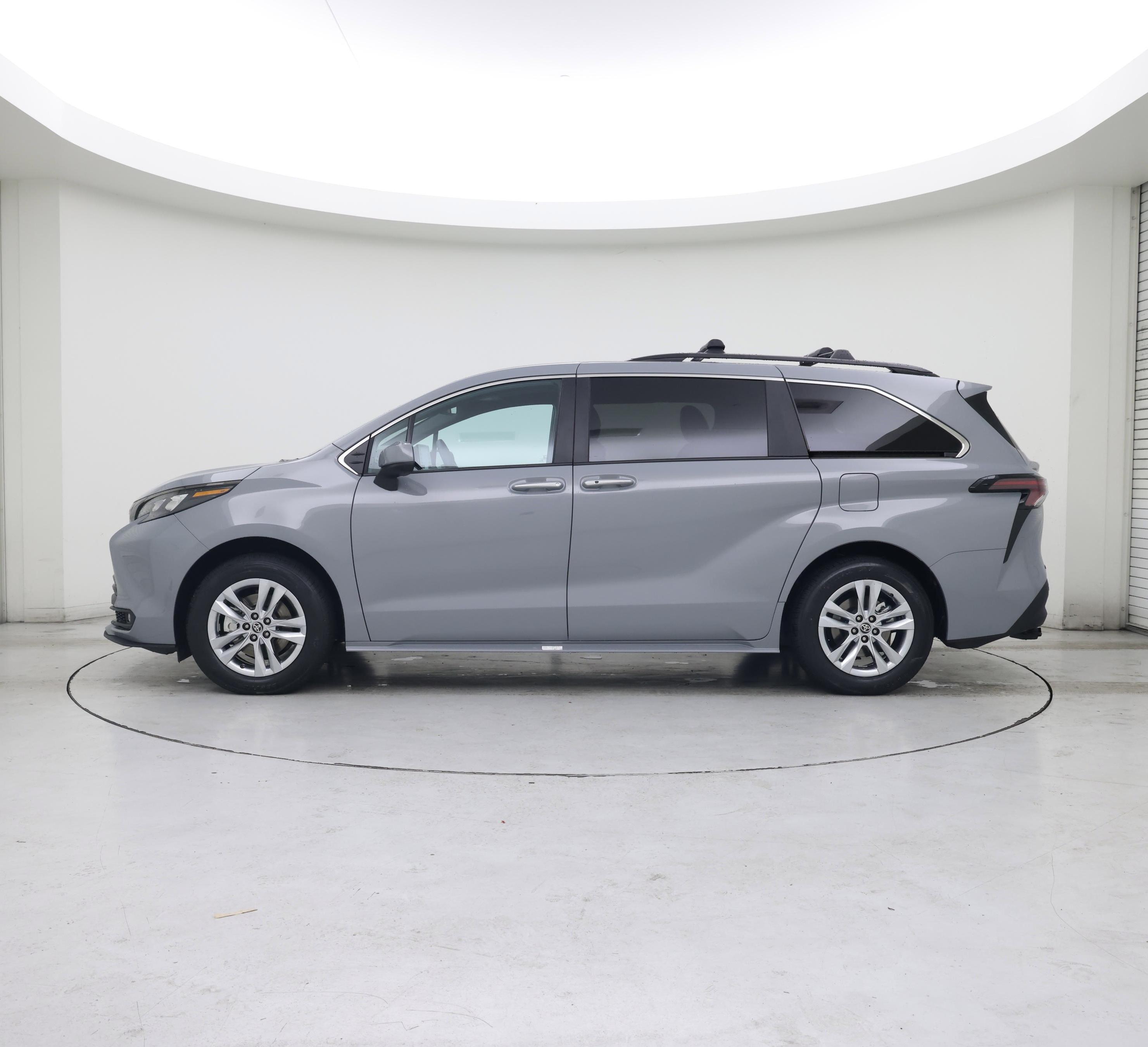 Thumbnail: 2023 Toyota Sienna - 3
