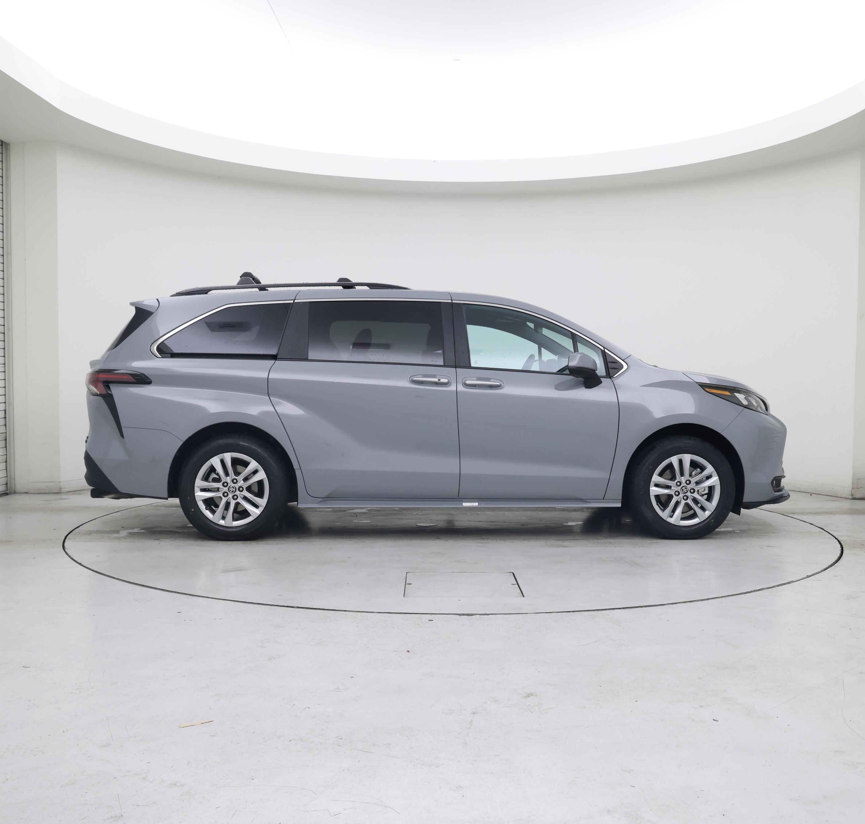 Thumbnail: 2023 Toyota Sienna - 7
