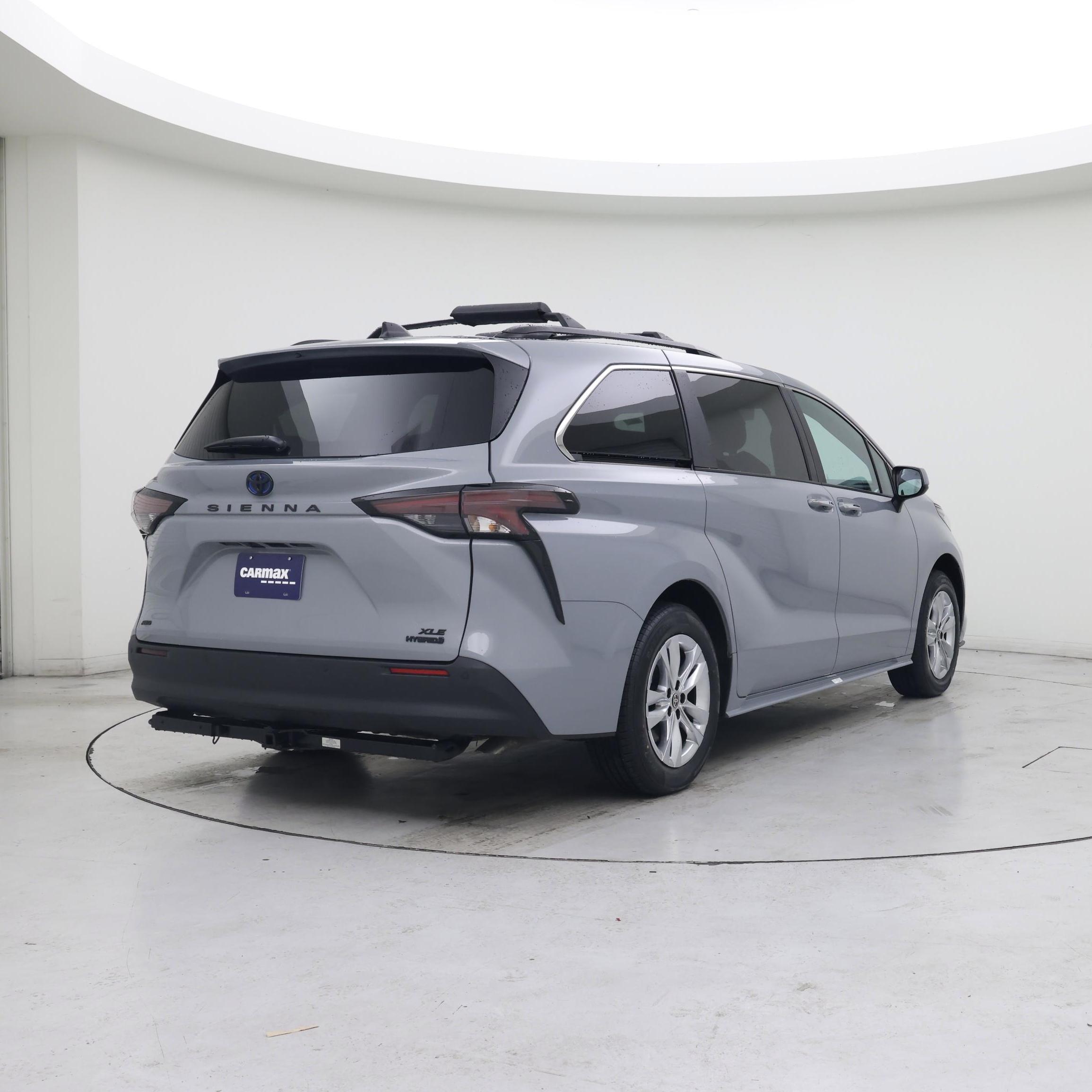 Thumbnail: 2023 Toyota Sienna - 8