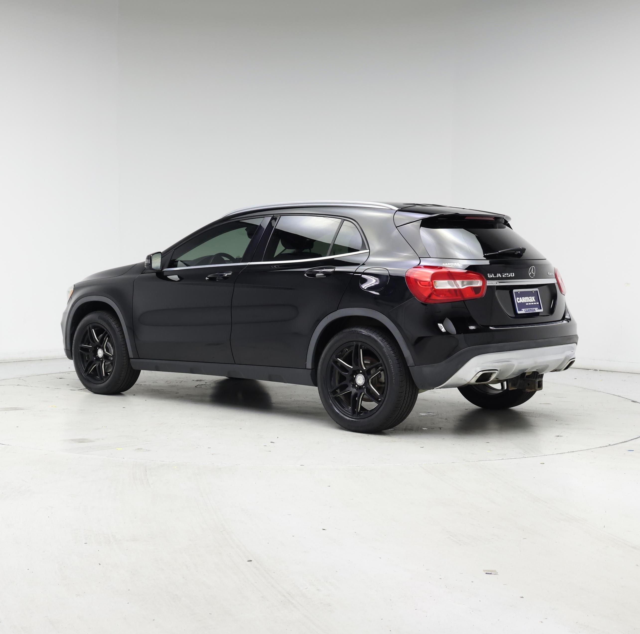 Thumbnail: 2015 Mercedes-Benz GLA - 2