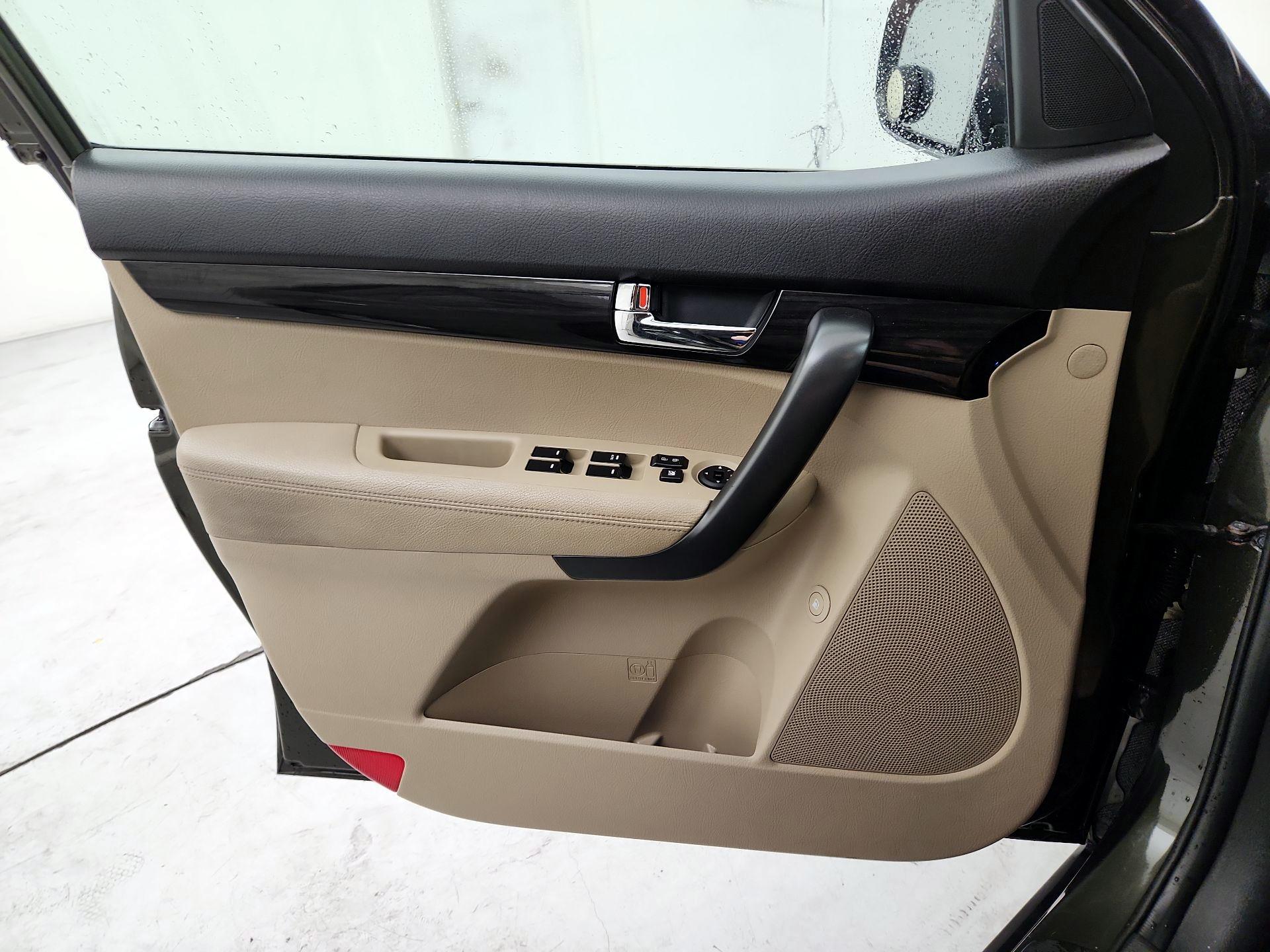 Thumbnail: 2013 Kia Sorento - 12