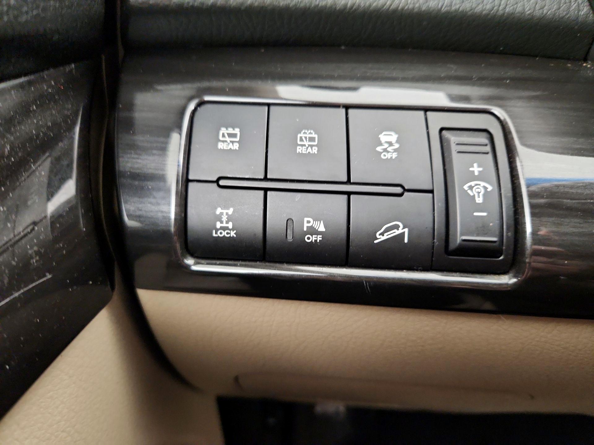 Thumbnail: 2013 Kia Sorento - 13