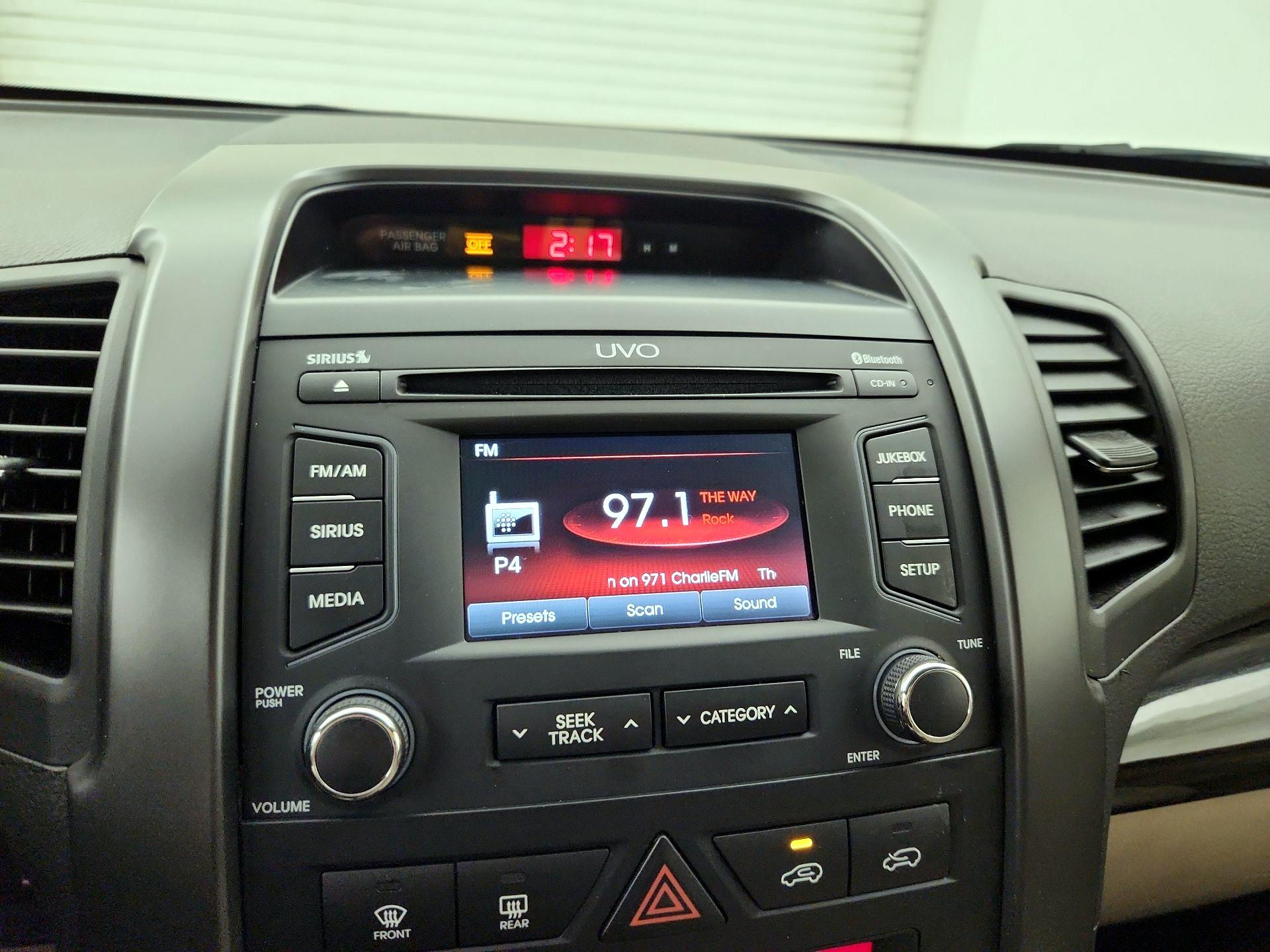 Thumbnail: 2013 Kia Sorento - 15