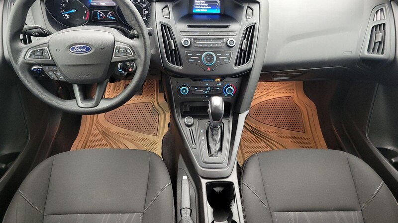2016 Ford Focus SE 9