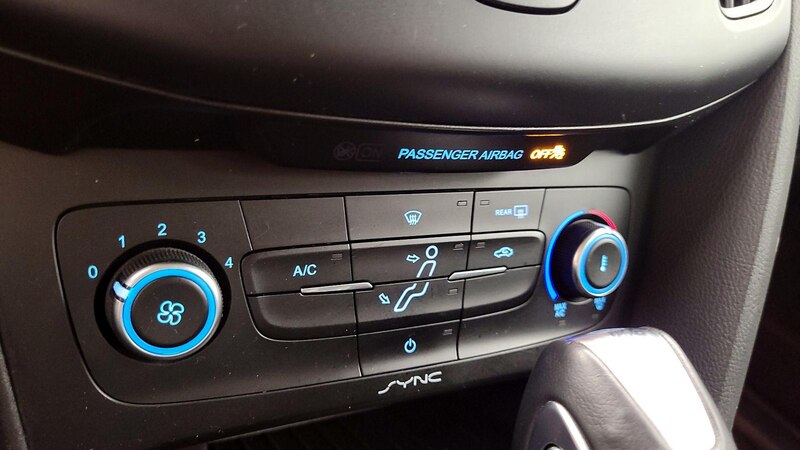 2016 Ford Focus SE 16
