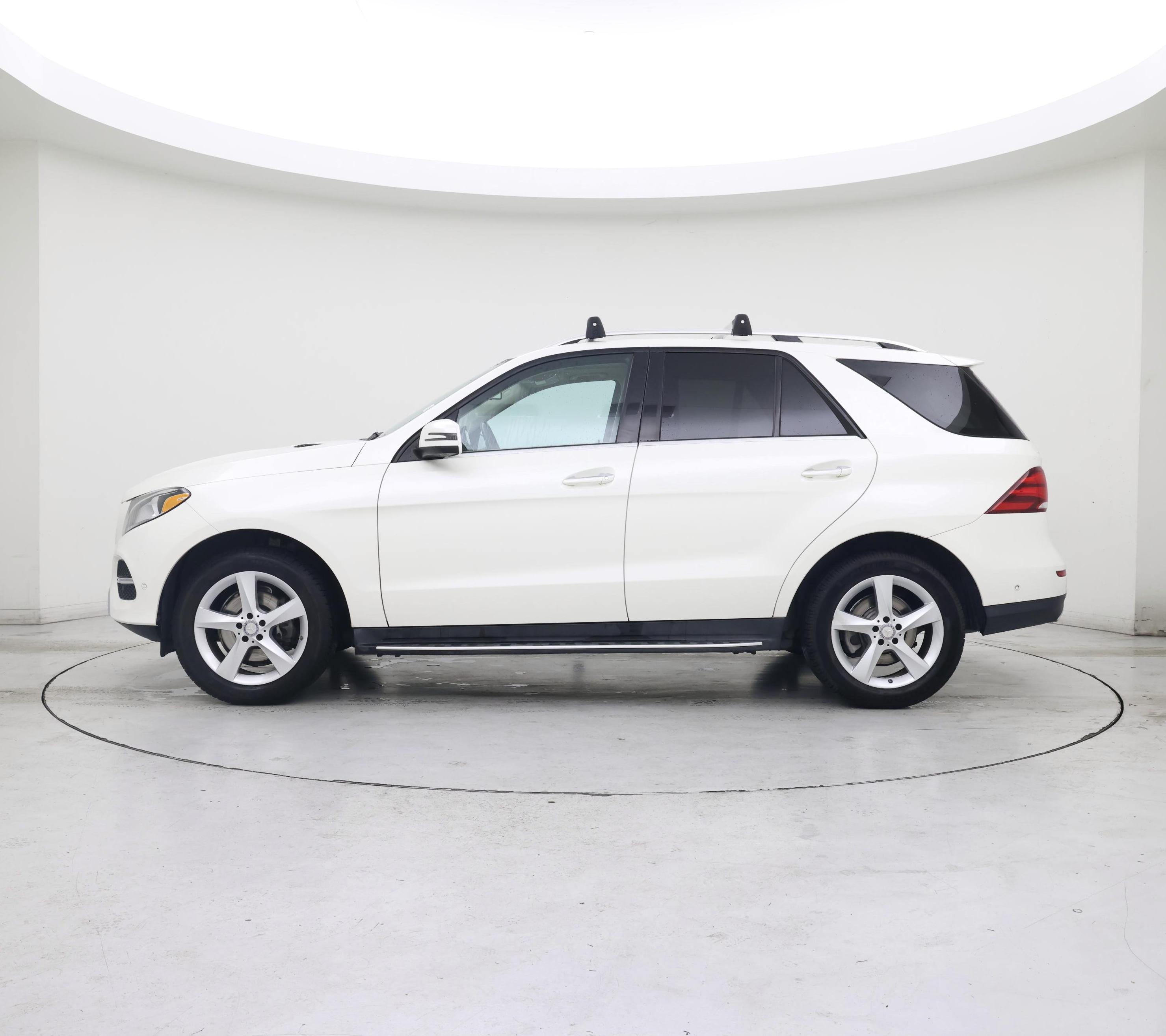 Thumbnail: 2016 Mercedes-Benz GLE - 3