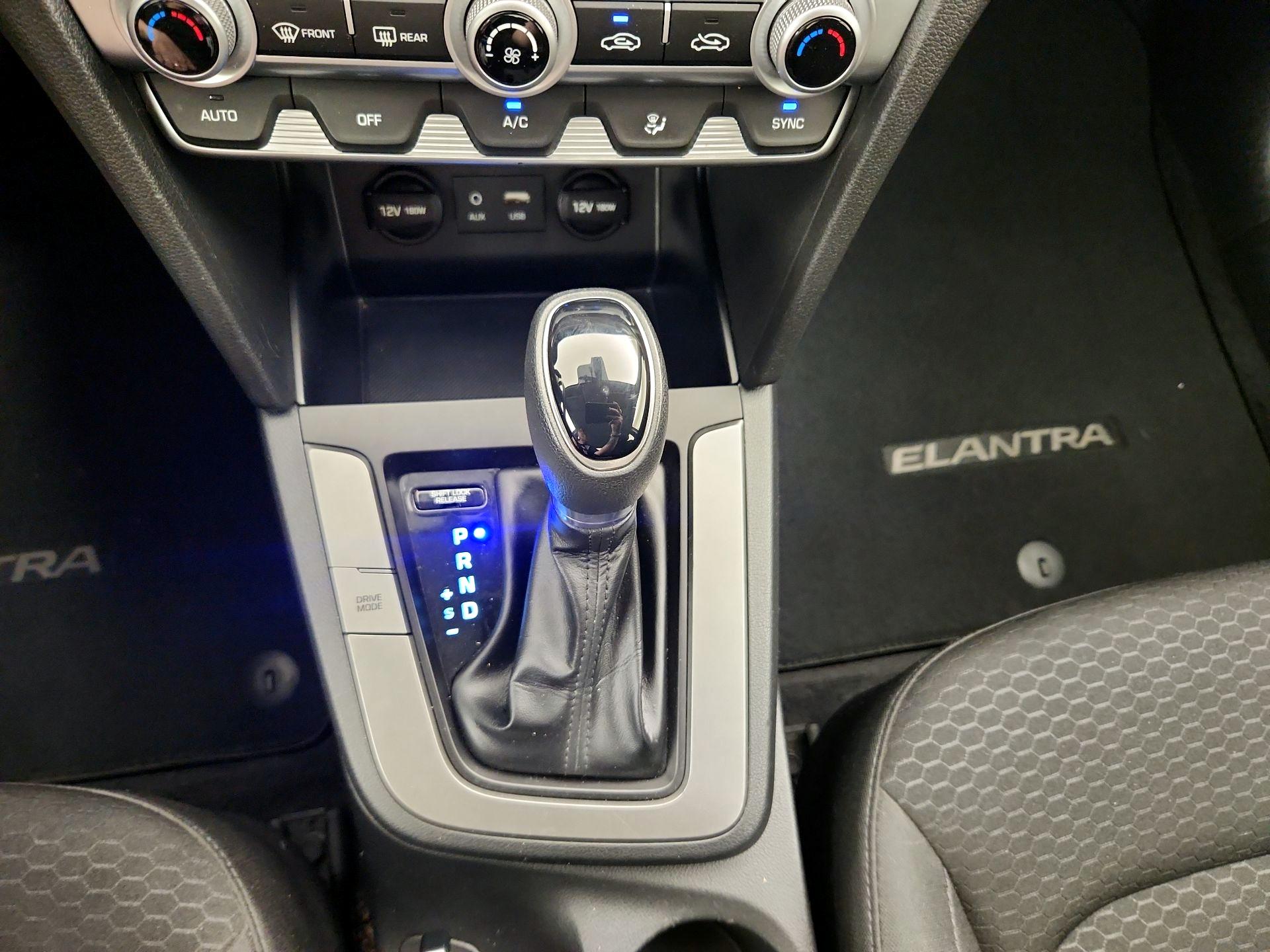 Thumbnail: 2020 Hyundai Elantra - 17