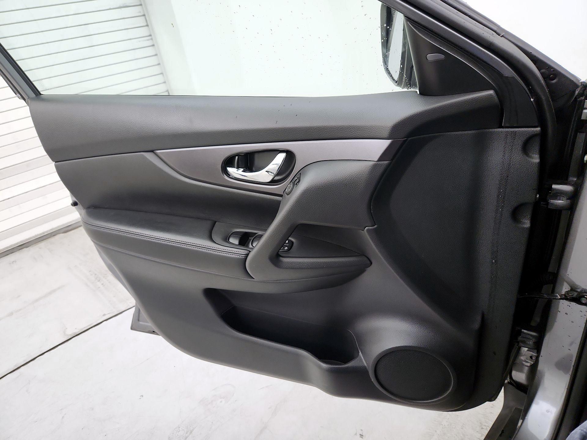Thumbnail: 2016 Nissan Rogue - 12