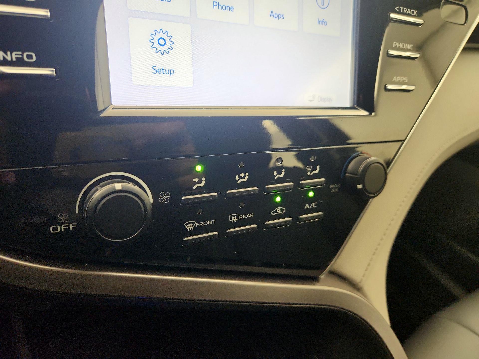 Thumbnail: 2018 Toyota Camry - 16