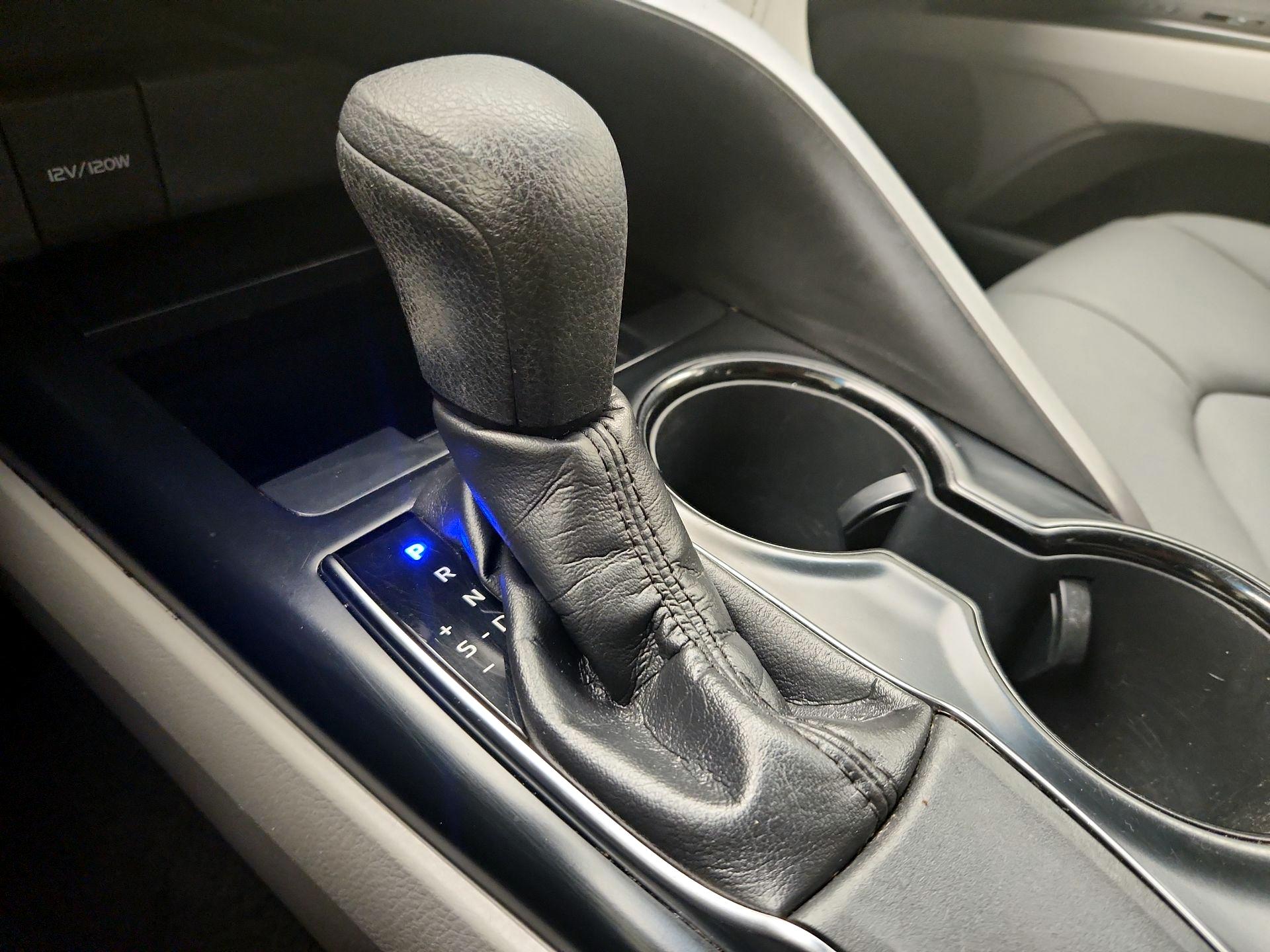 Thumbnail: 2018 Toyota Camry - 17