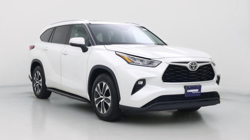 2020 Toyota Highlander XLE Hero Image