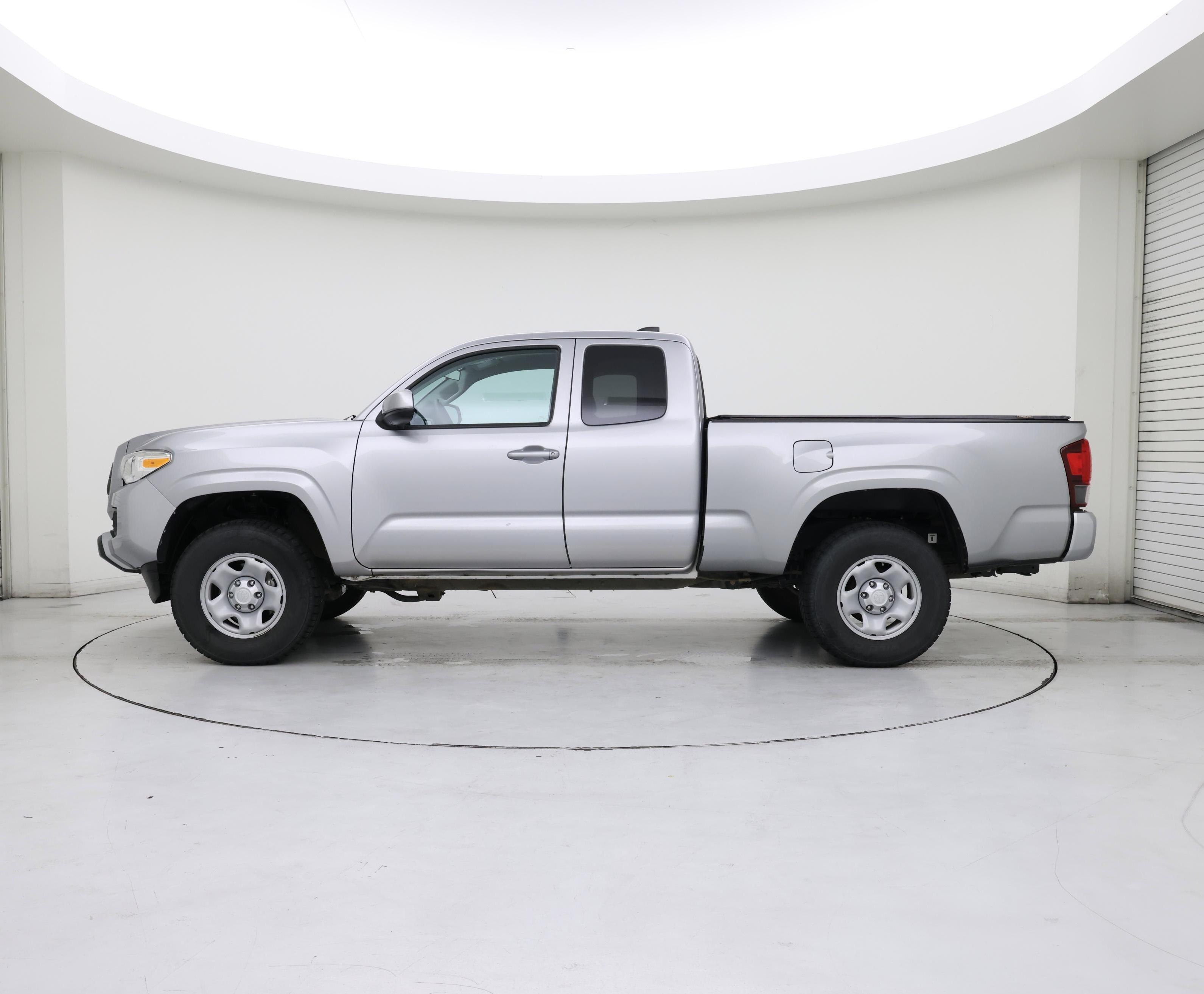 Thumbnail: 2020 Toyota Tacoma - 3