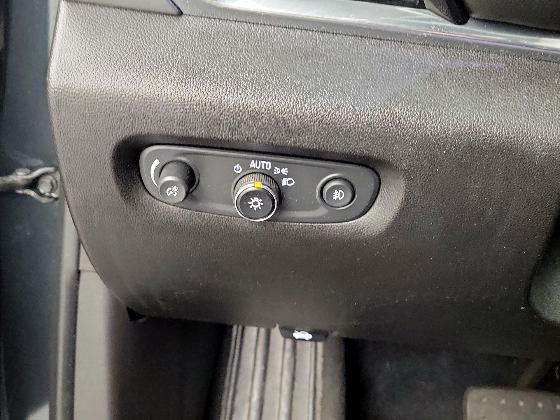 Thumbnail: 2021 Chevrolet Traverse - 13