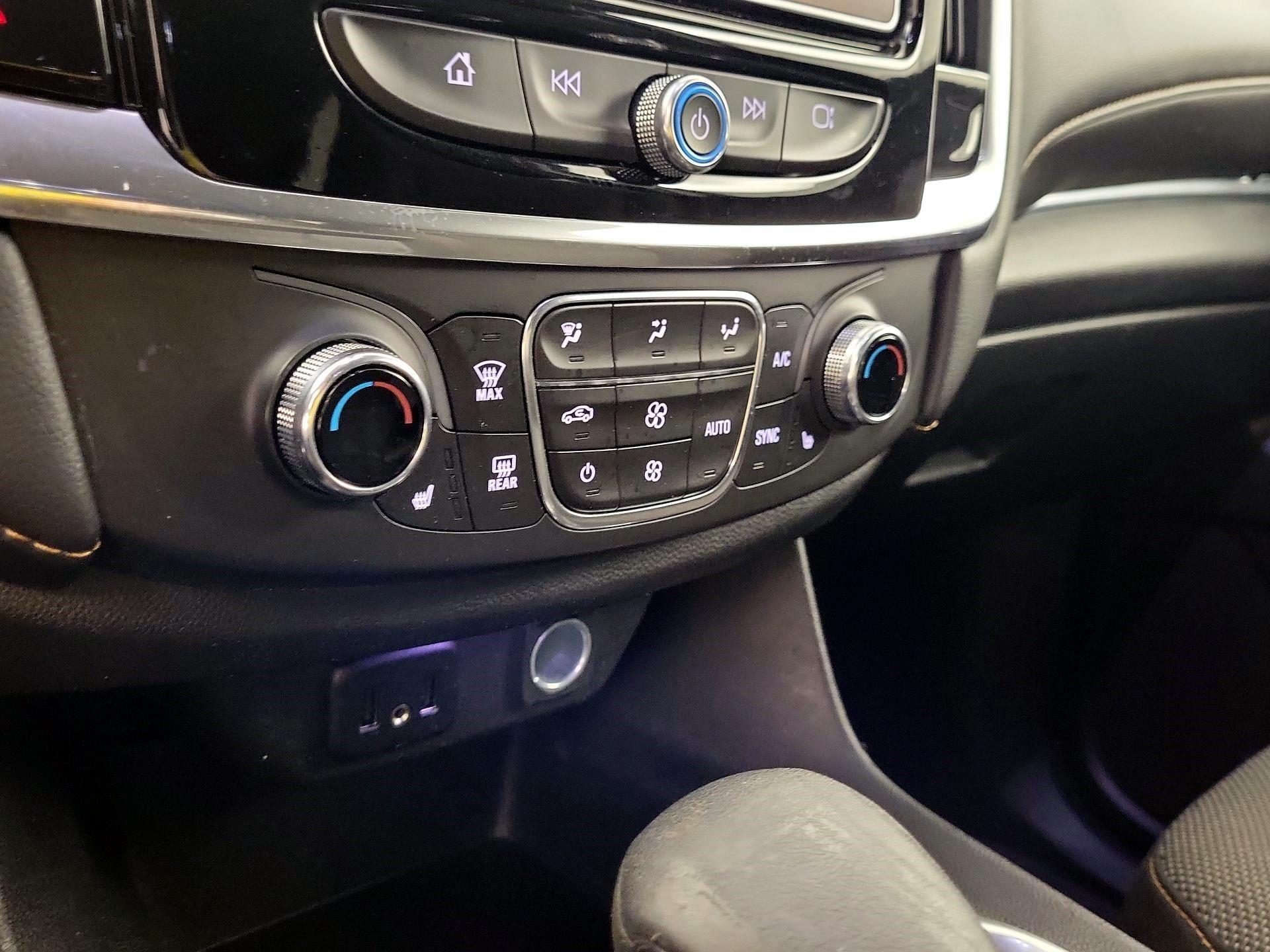 Thumbnail: 2021 Chevrolet Traverse - 16