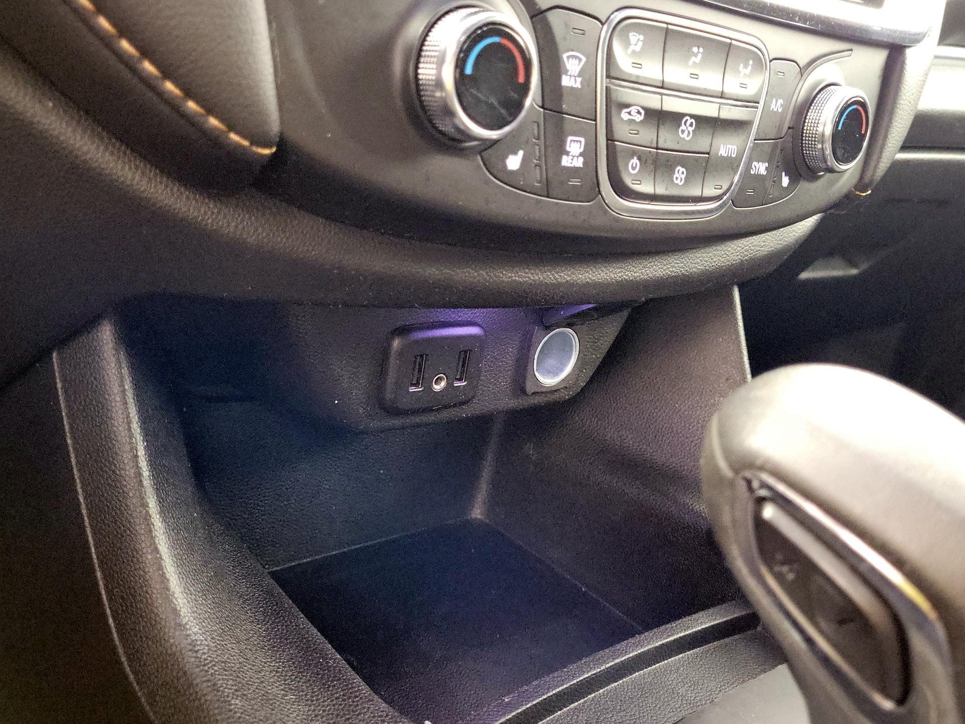 Thumbnail: 2021 Chevrolet Traverse - 18