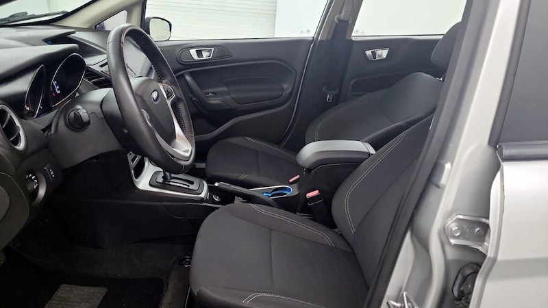 2016 Ford Fiesta SE 9