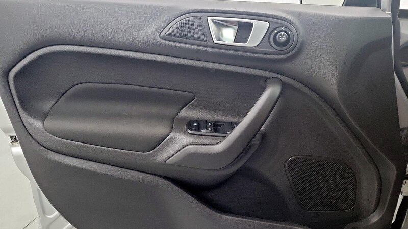 2016 Ford Fiesta SE 10
