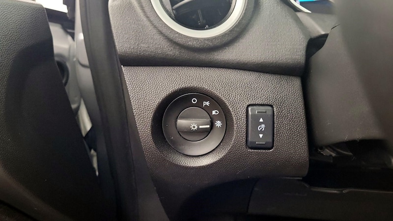 2016 Ford Fiesta SE 11