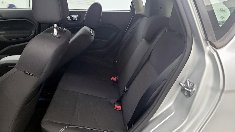 2016 Ford Fiesta SE 16