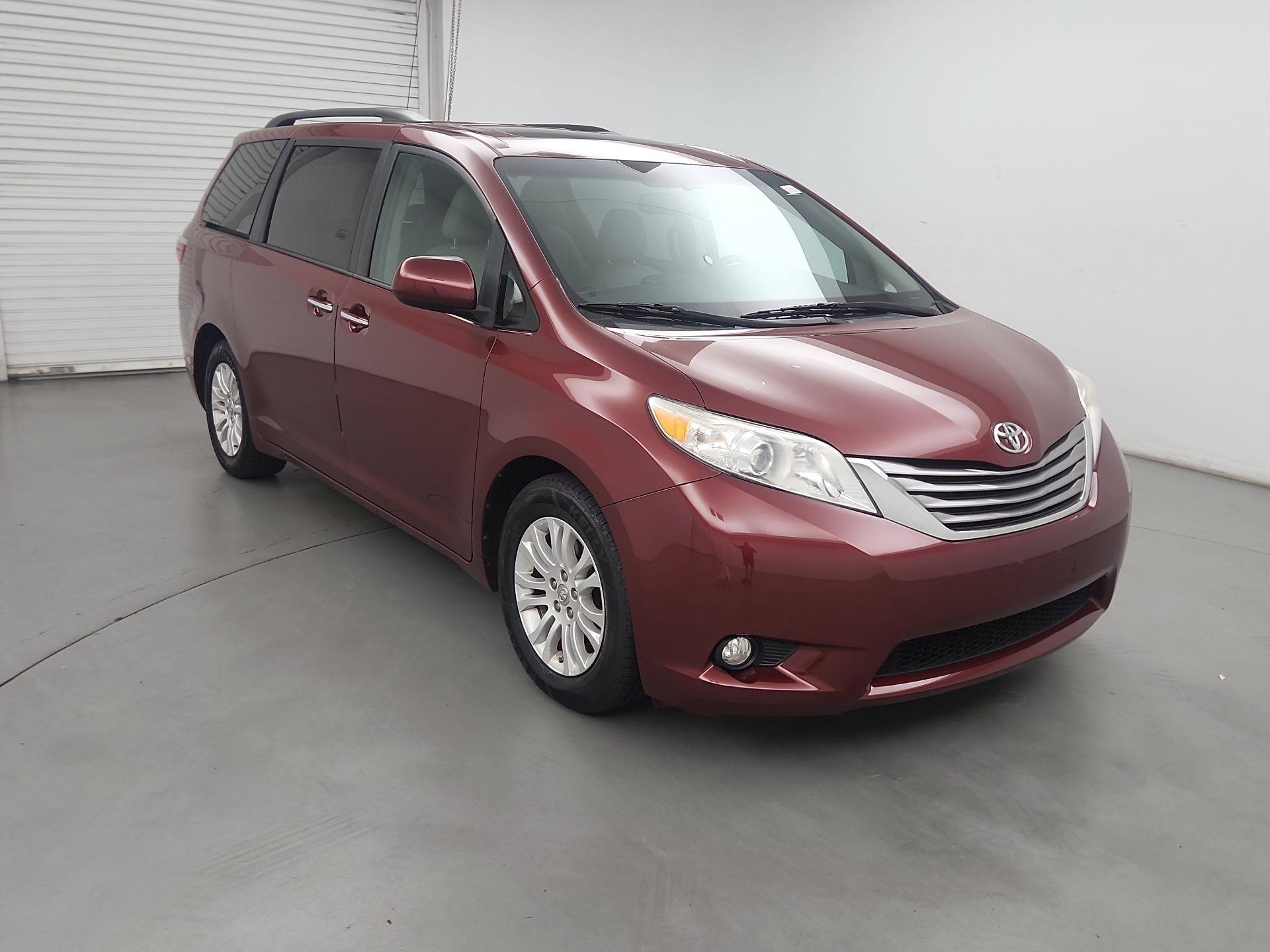 Thumbnail: 2017 Toyota Sienna - 1
