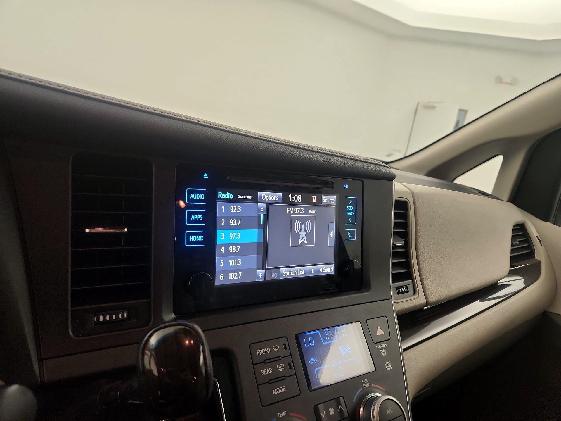 Thumbnail: 2017 Toyota Sienna - 13