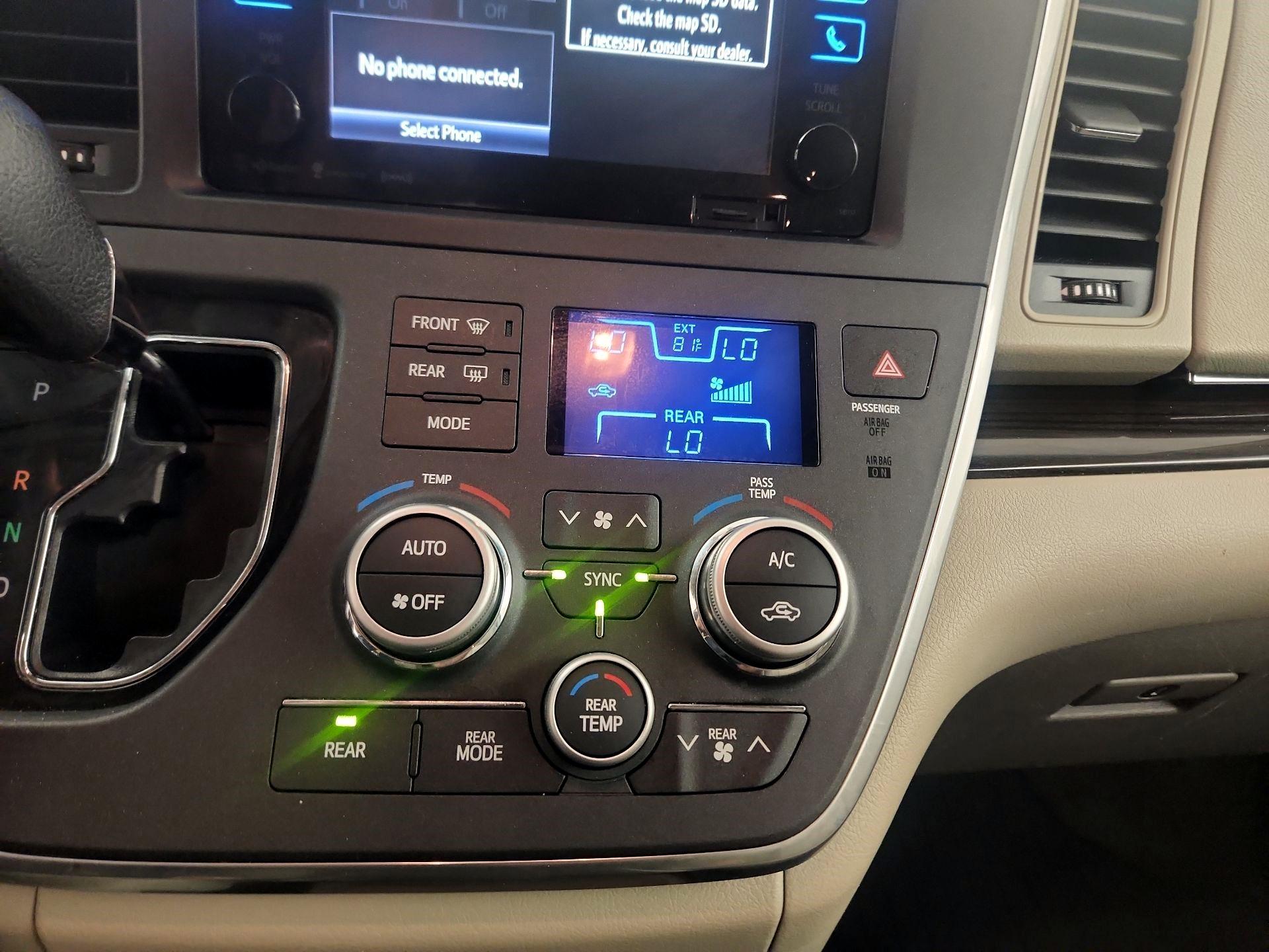 Thumbnail: 2017 Toyota Sienna - 14