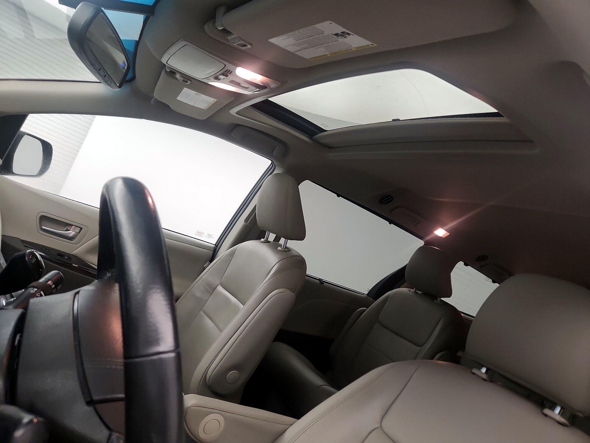 Thumbnail: 2017 Toyota Sienna - 17